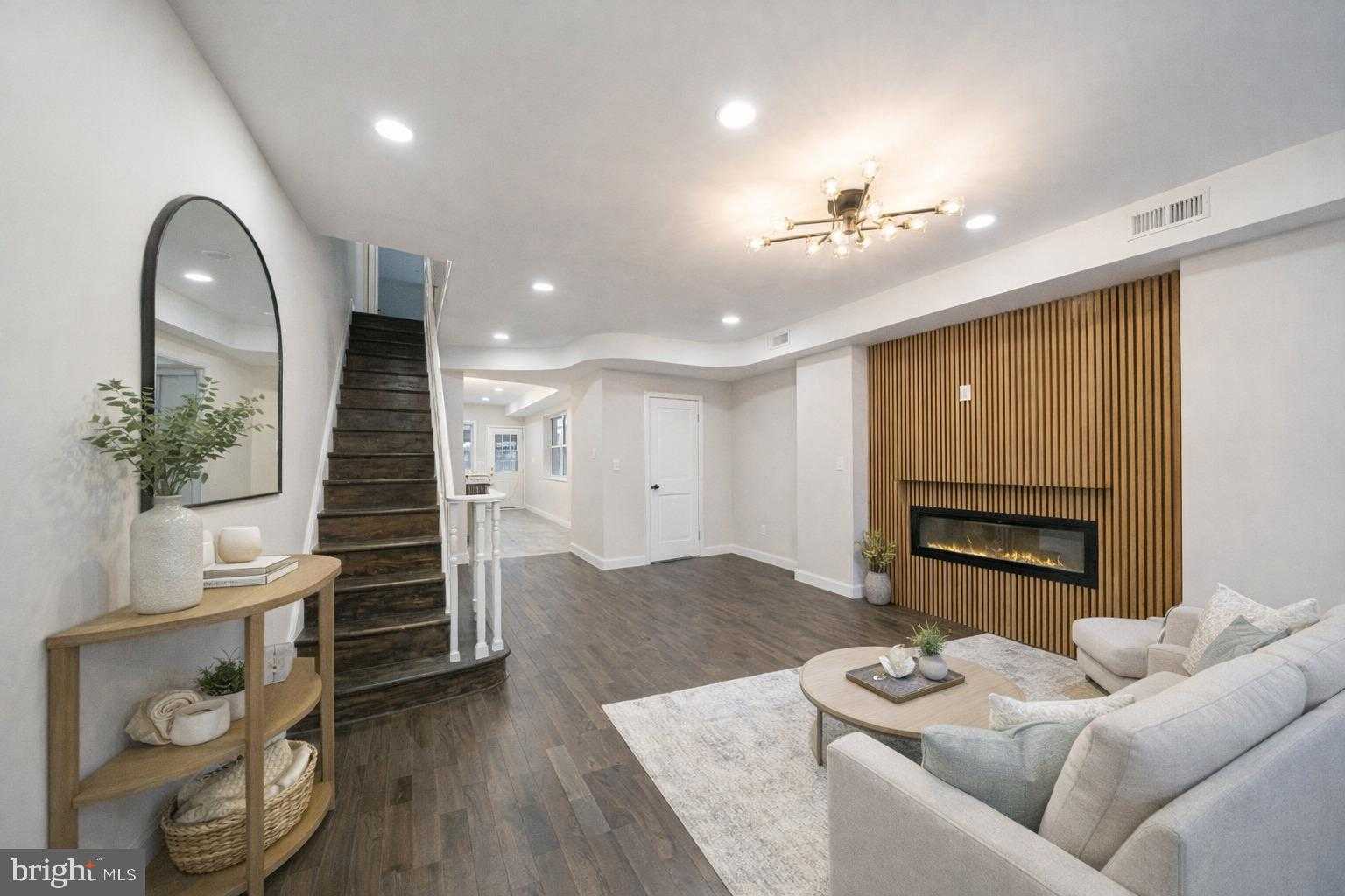 1226 S 6th St photo 2