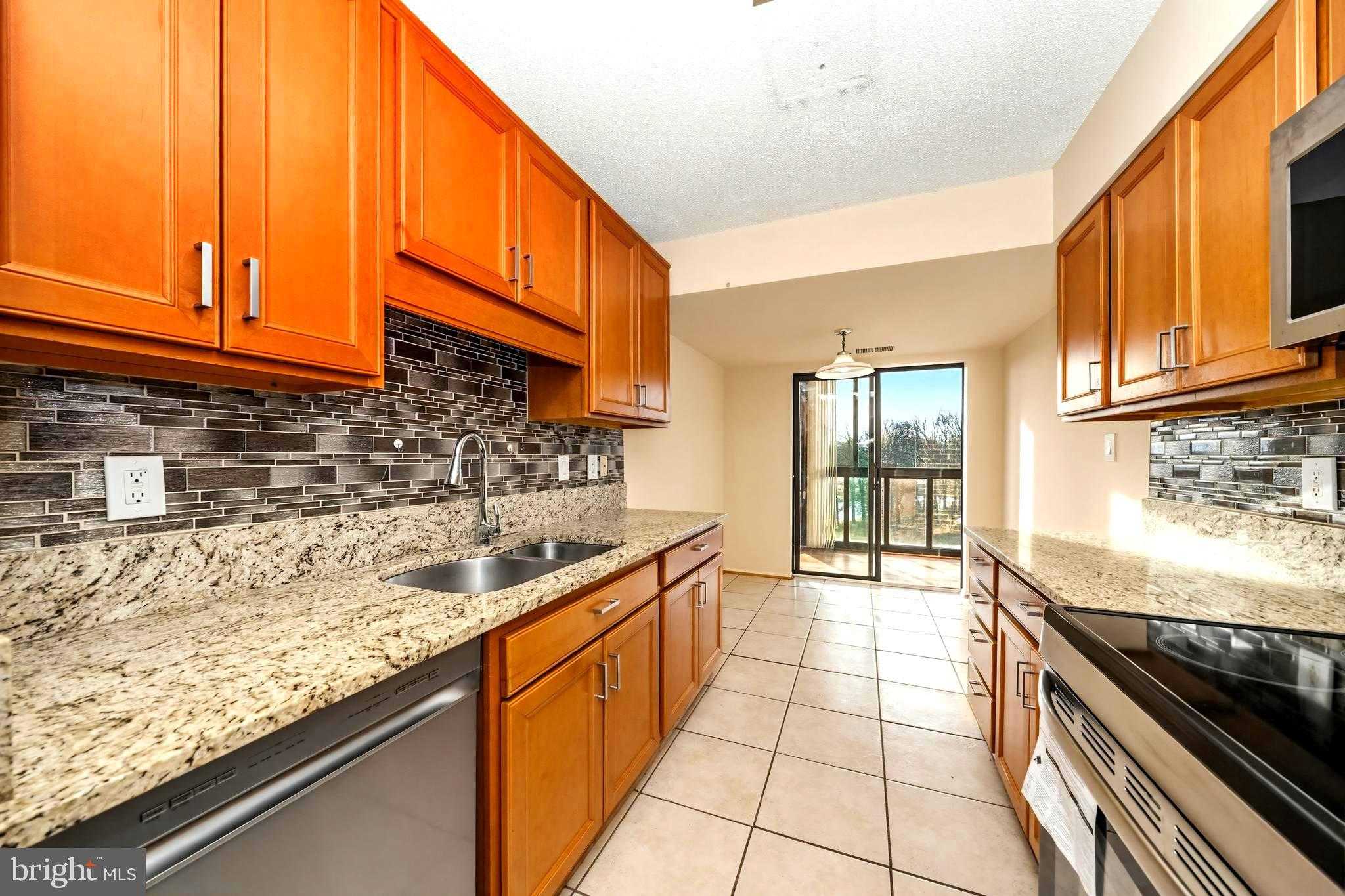 15115 Interlachen Dr # 3-621 photo 17