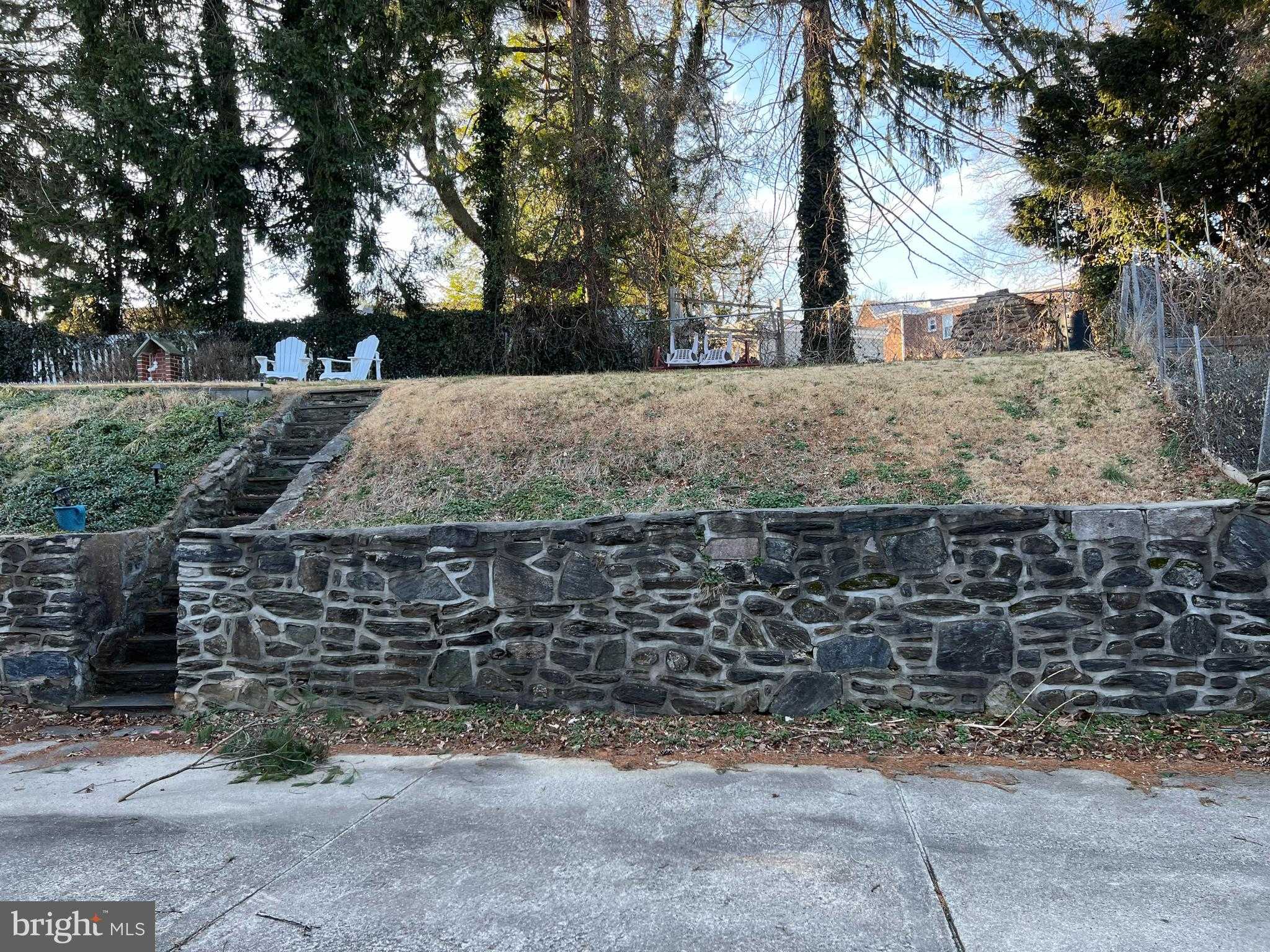 2521 Mansfield Ave photo 3