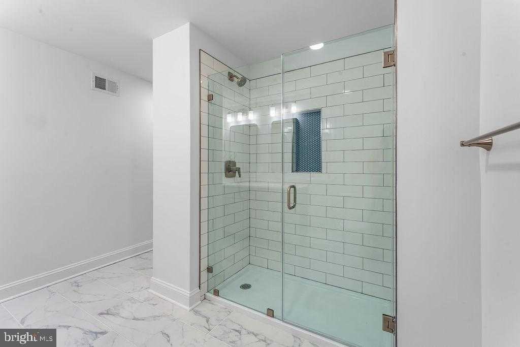 111 S Fulton Ave photo 23