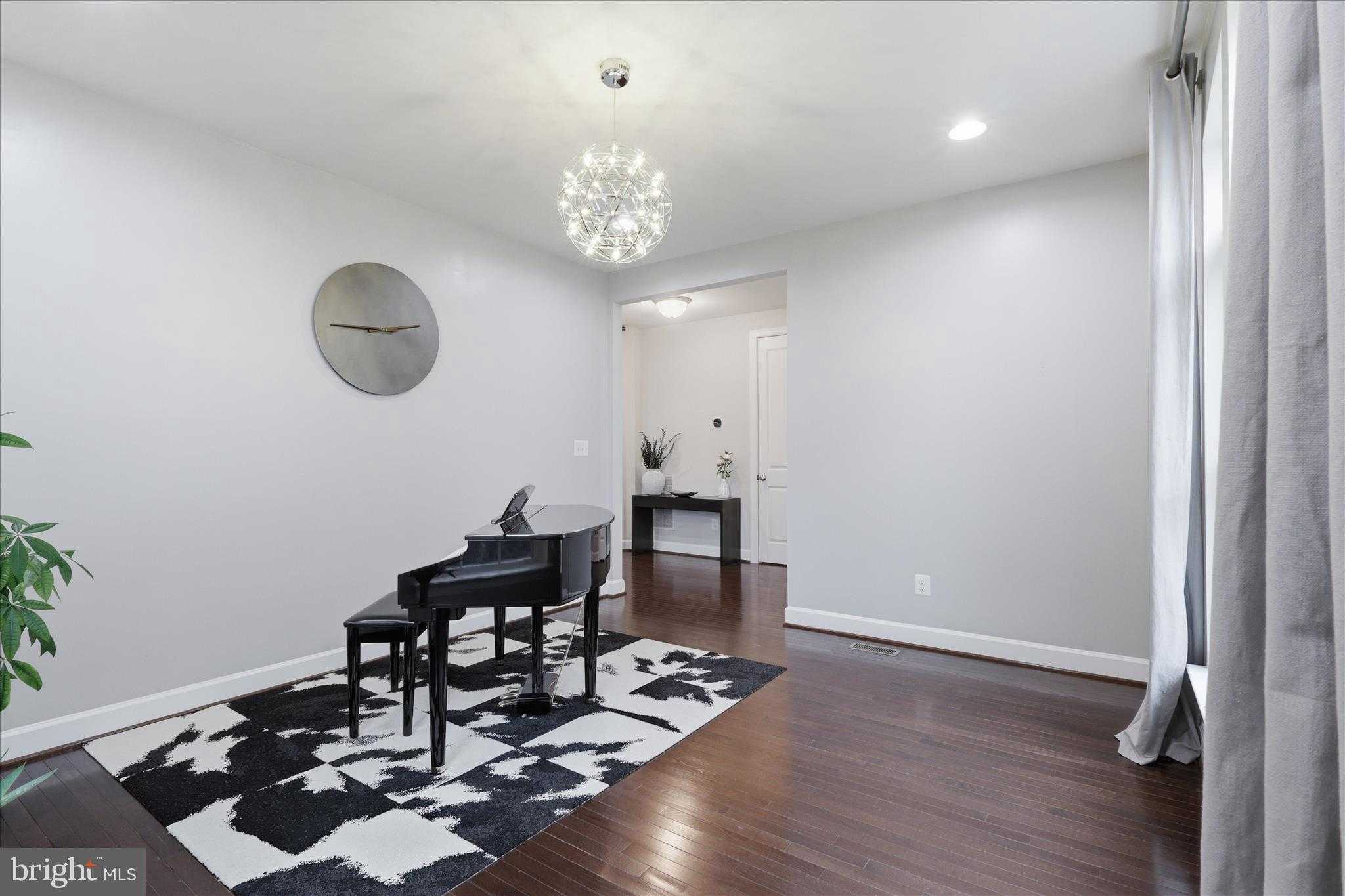 44537 Neponset St photo 7