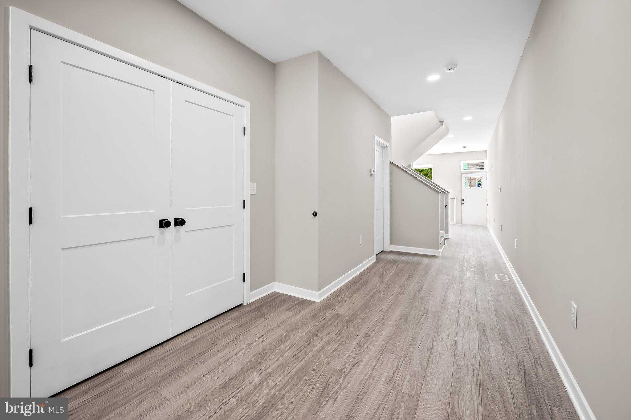 516 E 27th St photo 6