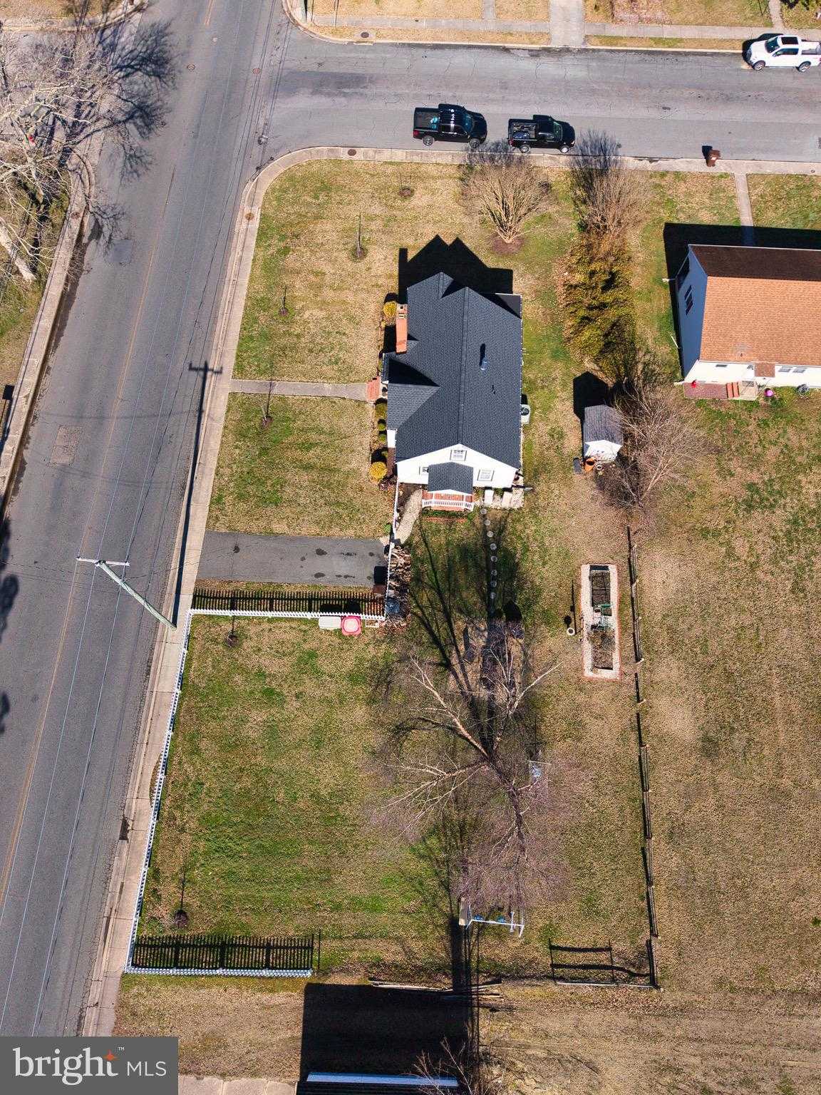 1201 Glasgow St photo 35