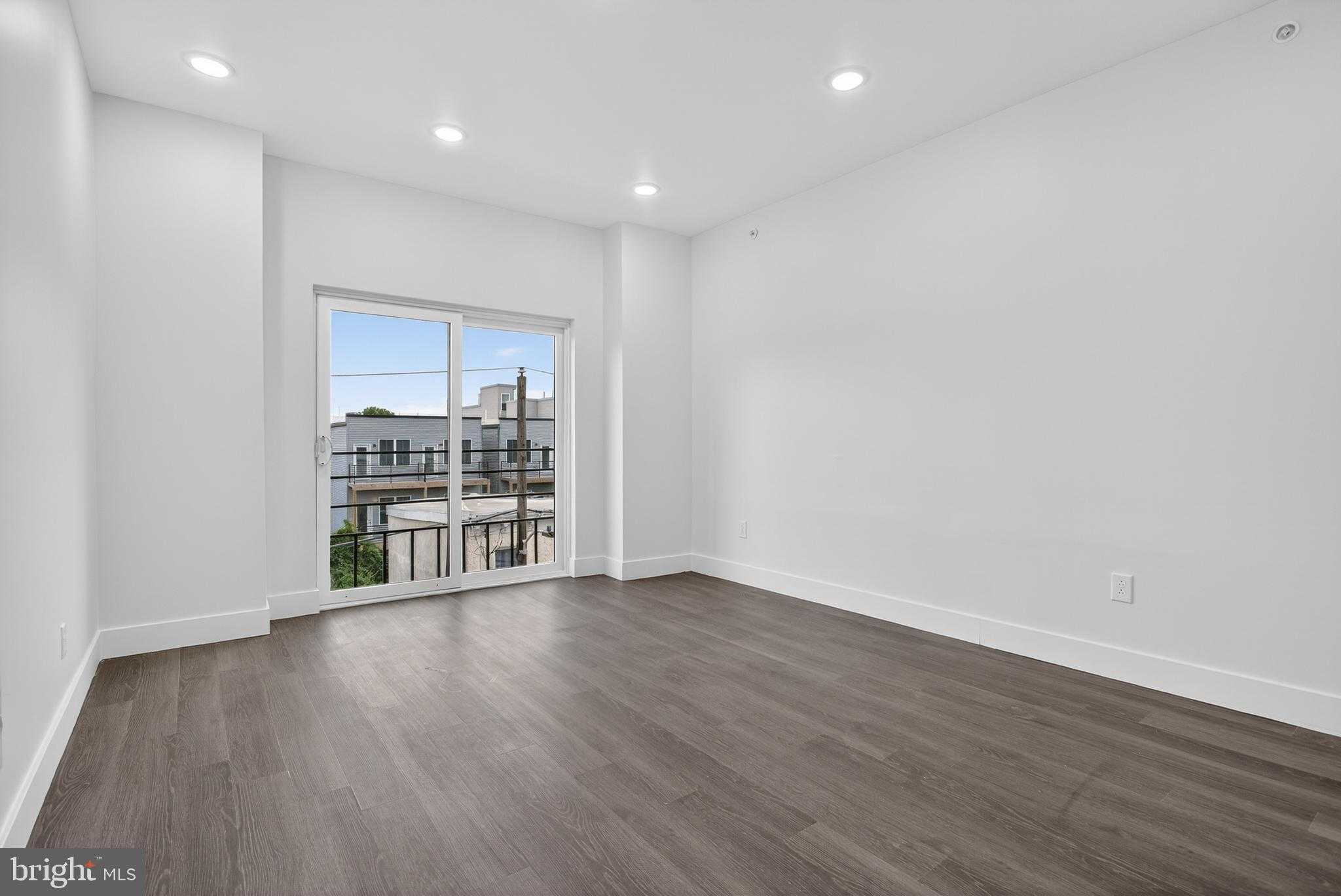 2407 W Seybert St photo 33