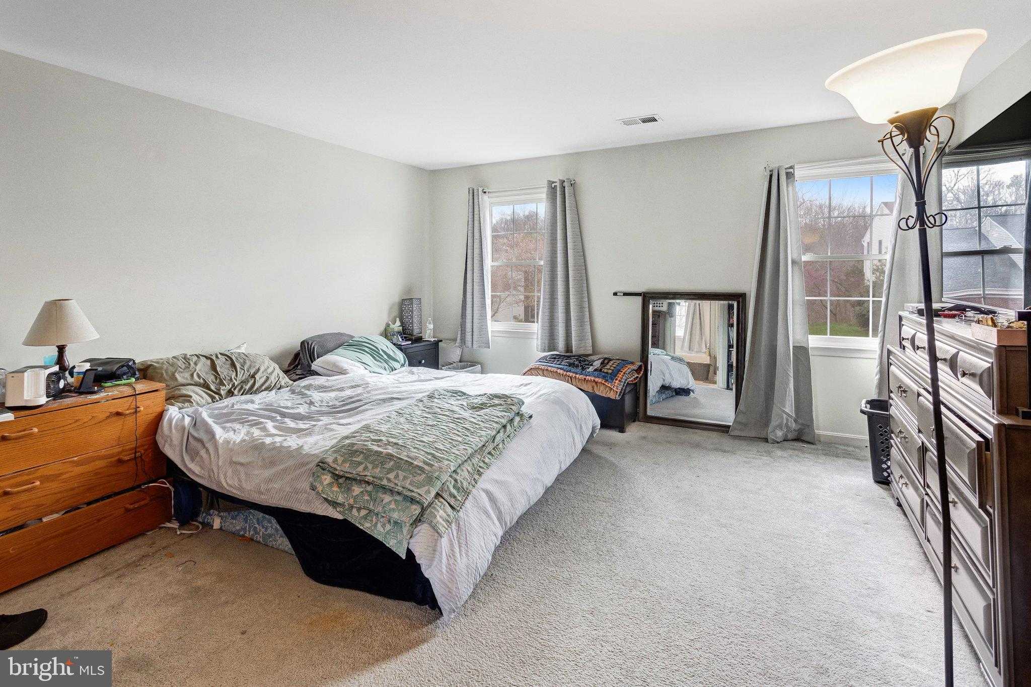 29 Palace Ln photo 17