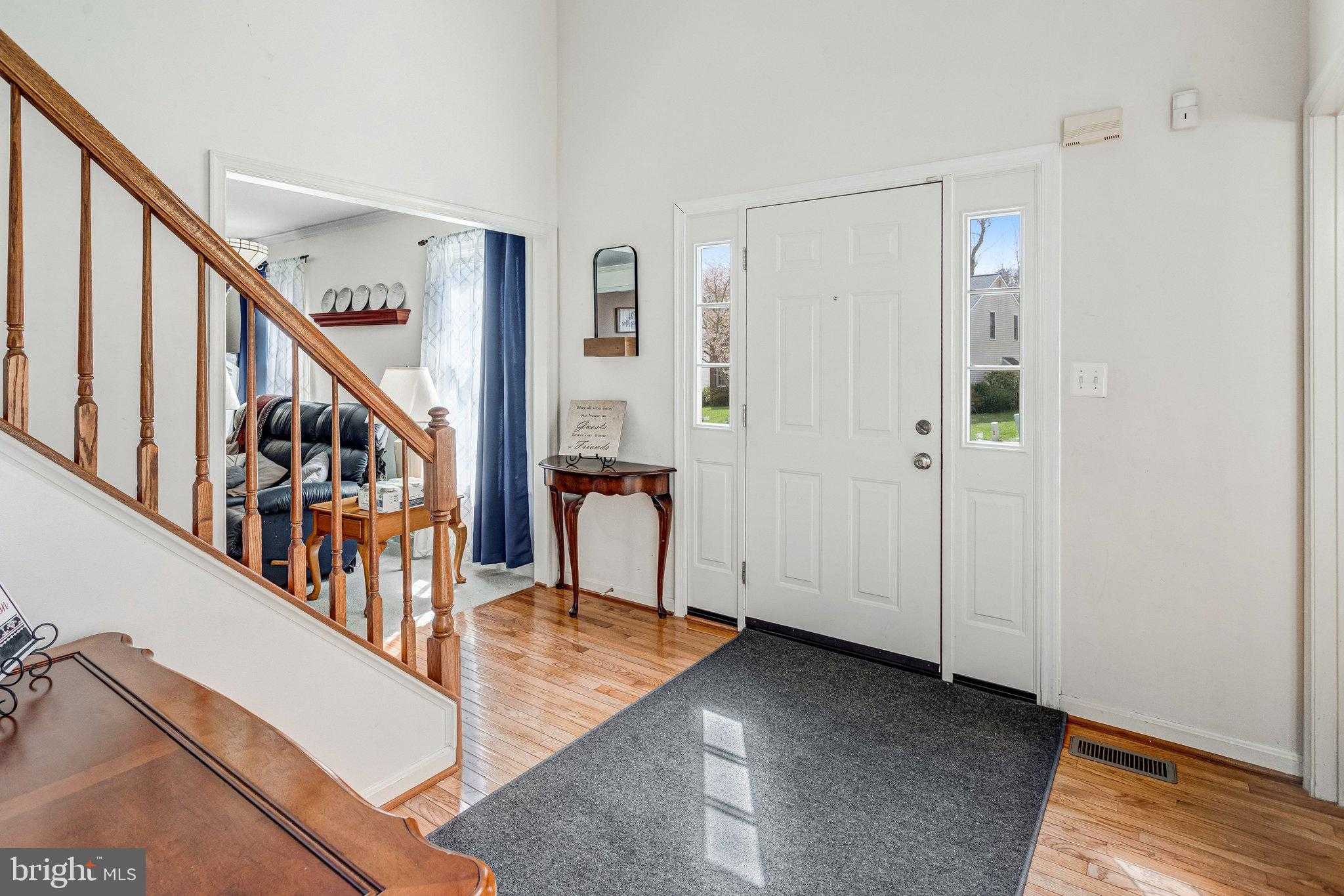 29 Palace Ln photo 2