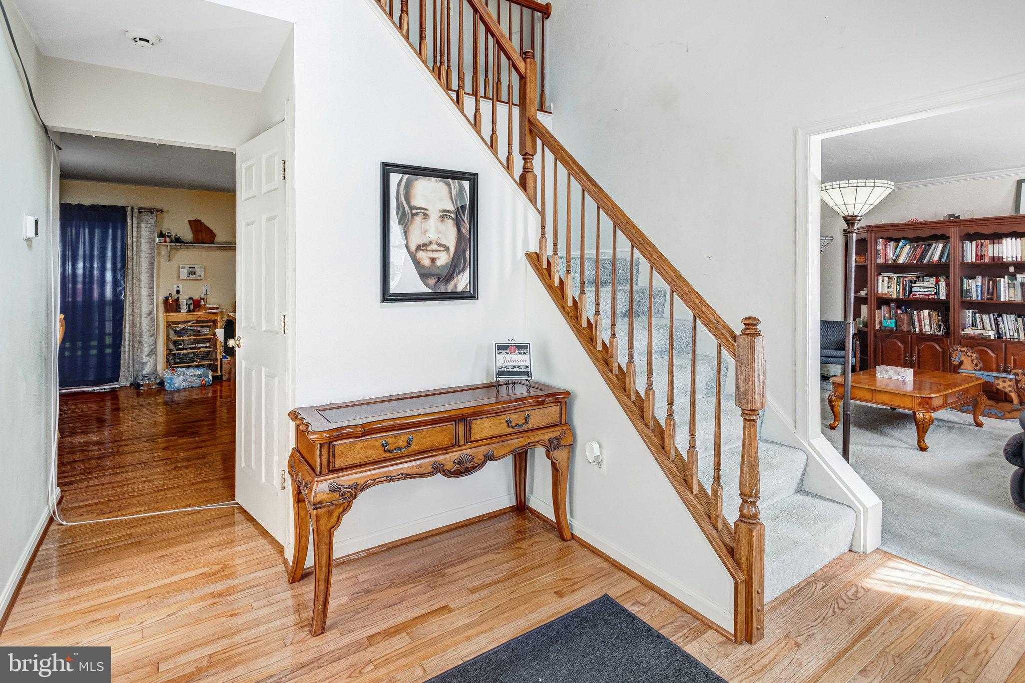 29 Palace Ln photo 3