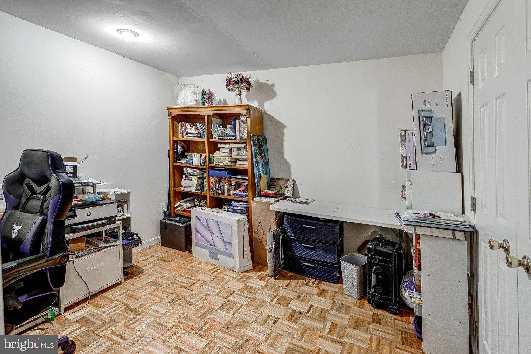 29 Palace Ln photo 30