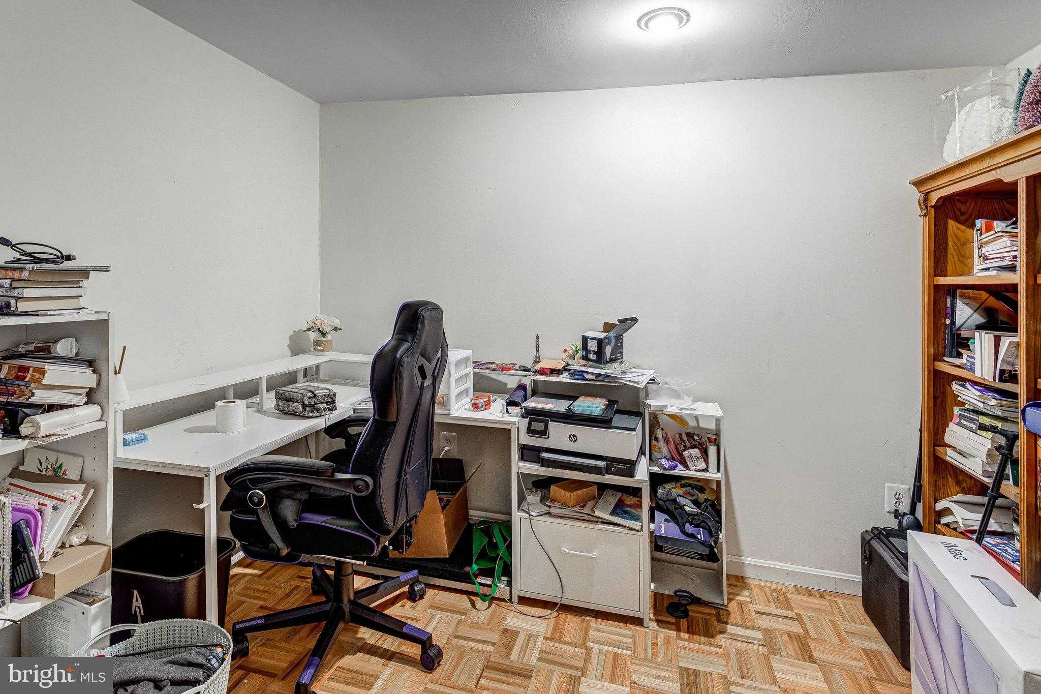 29 Palace Ln photo 31