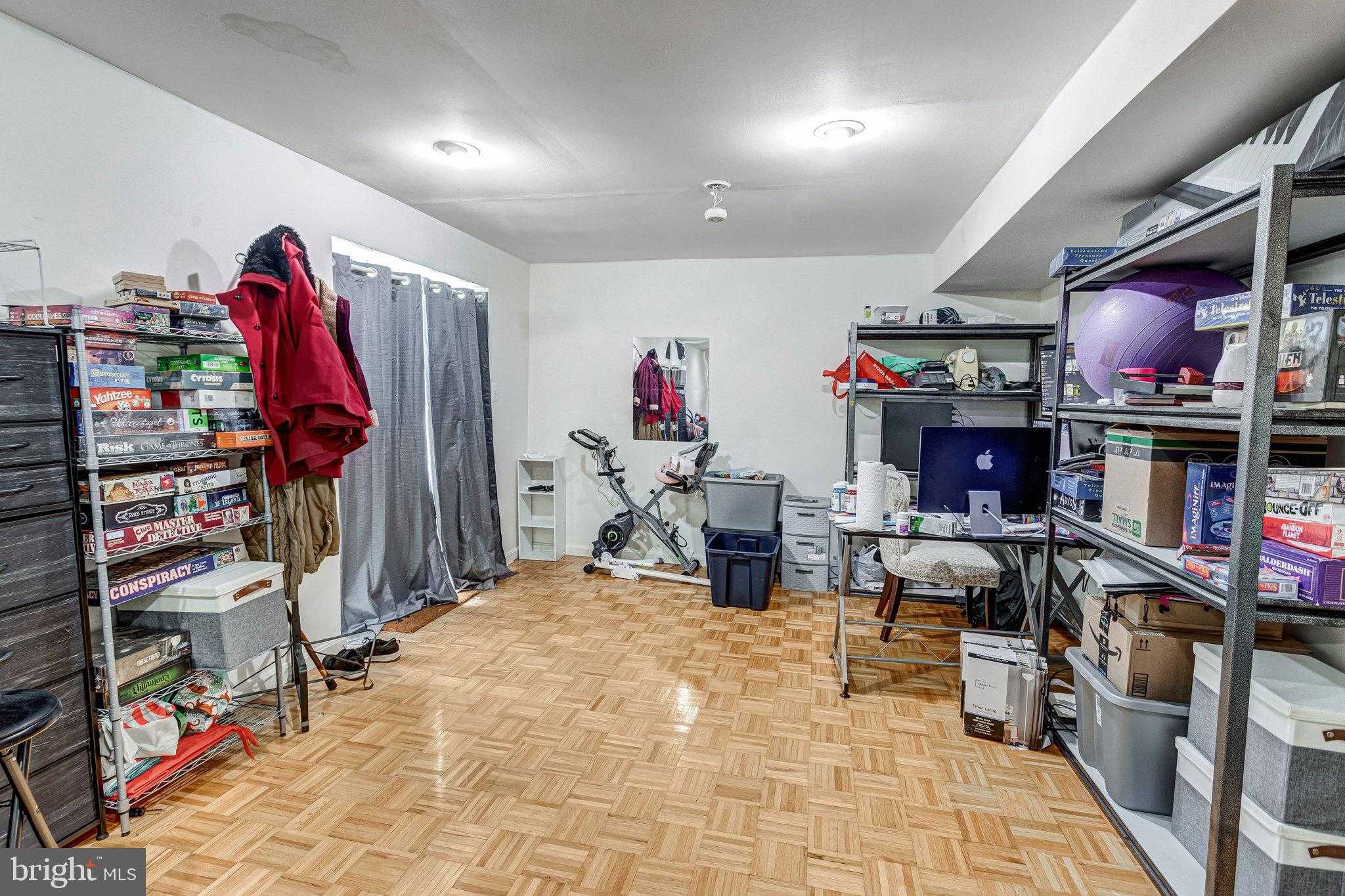 29 Palace Ln photo 32