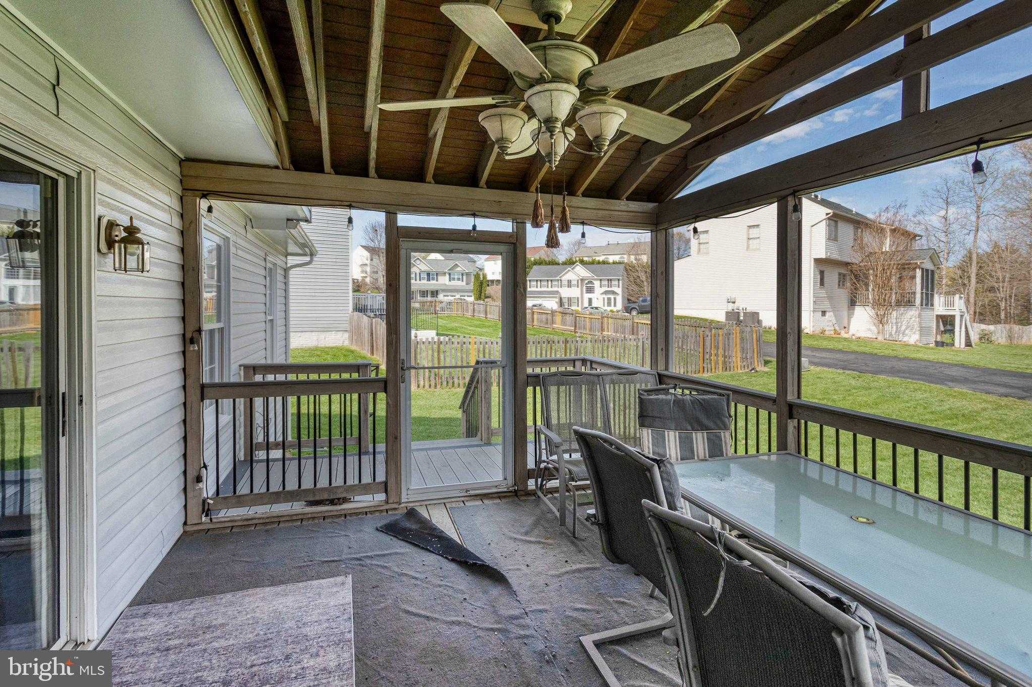 29 Palace Ln photo 36