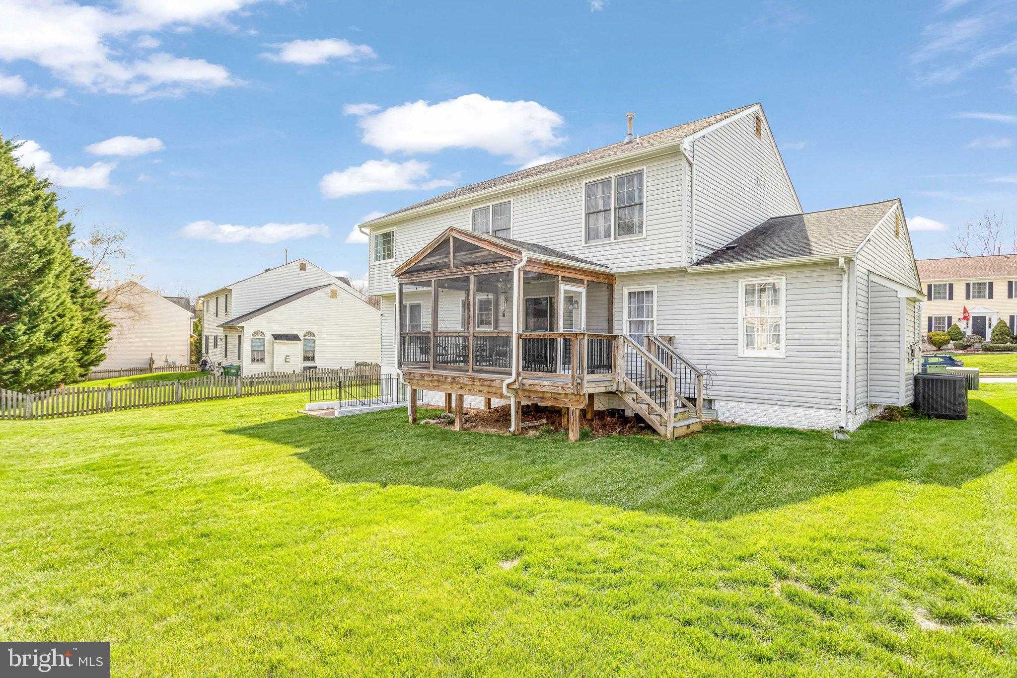 29 Palace Ln photo 39