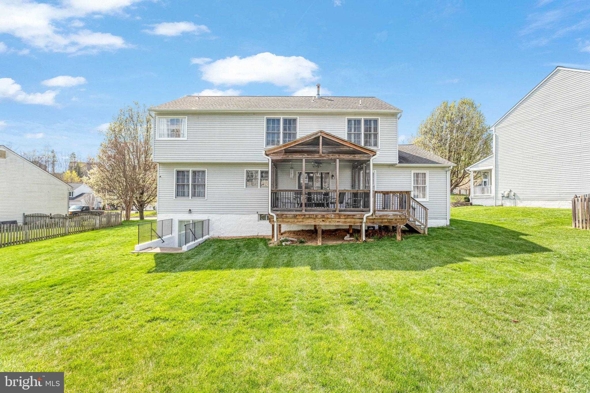 29 Palace Ln photo 40