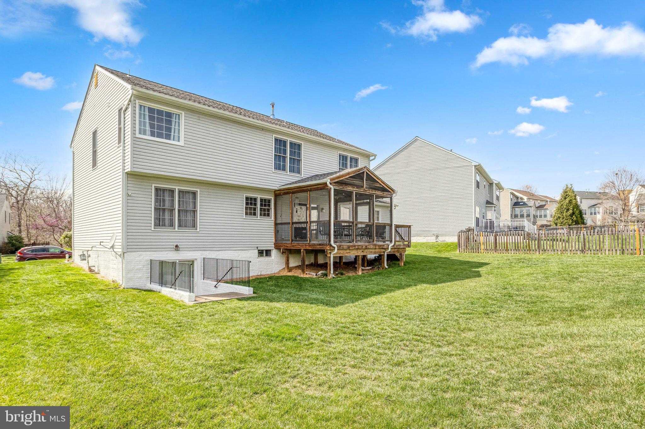 29 Palace Ln photo 41