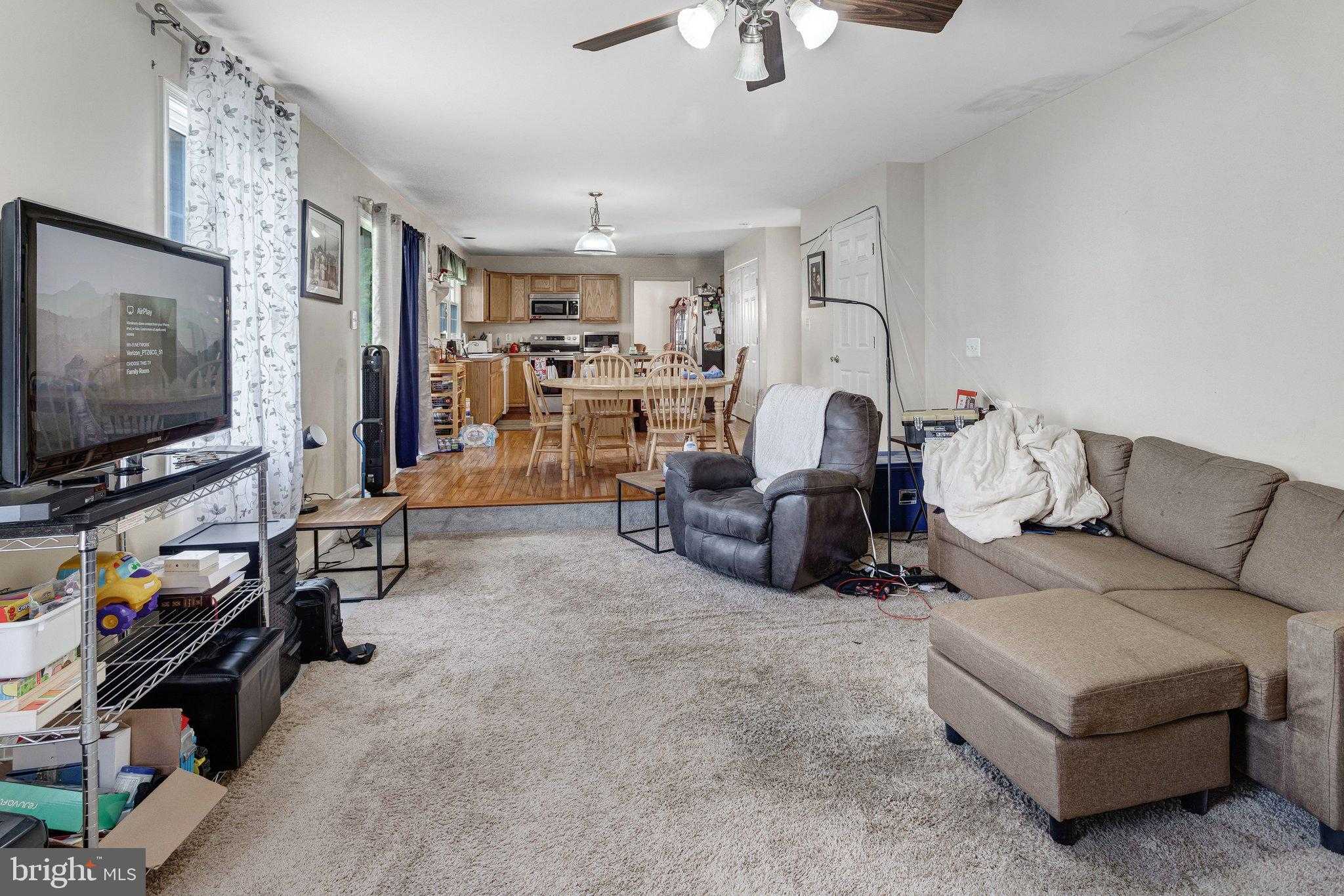 29 Palace Ln photo 9