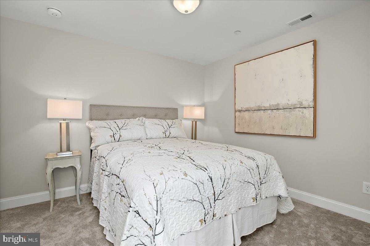 140 S Washington St photo 29