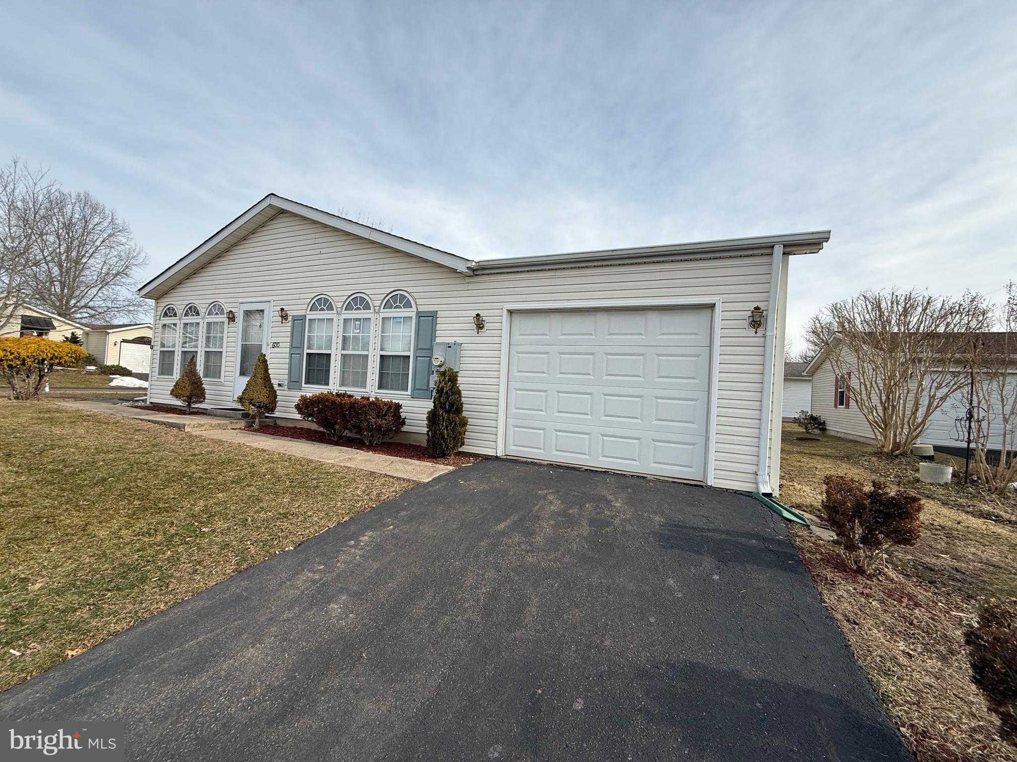 600 Mulberry CT photo 2