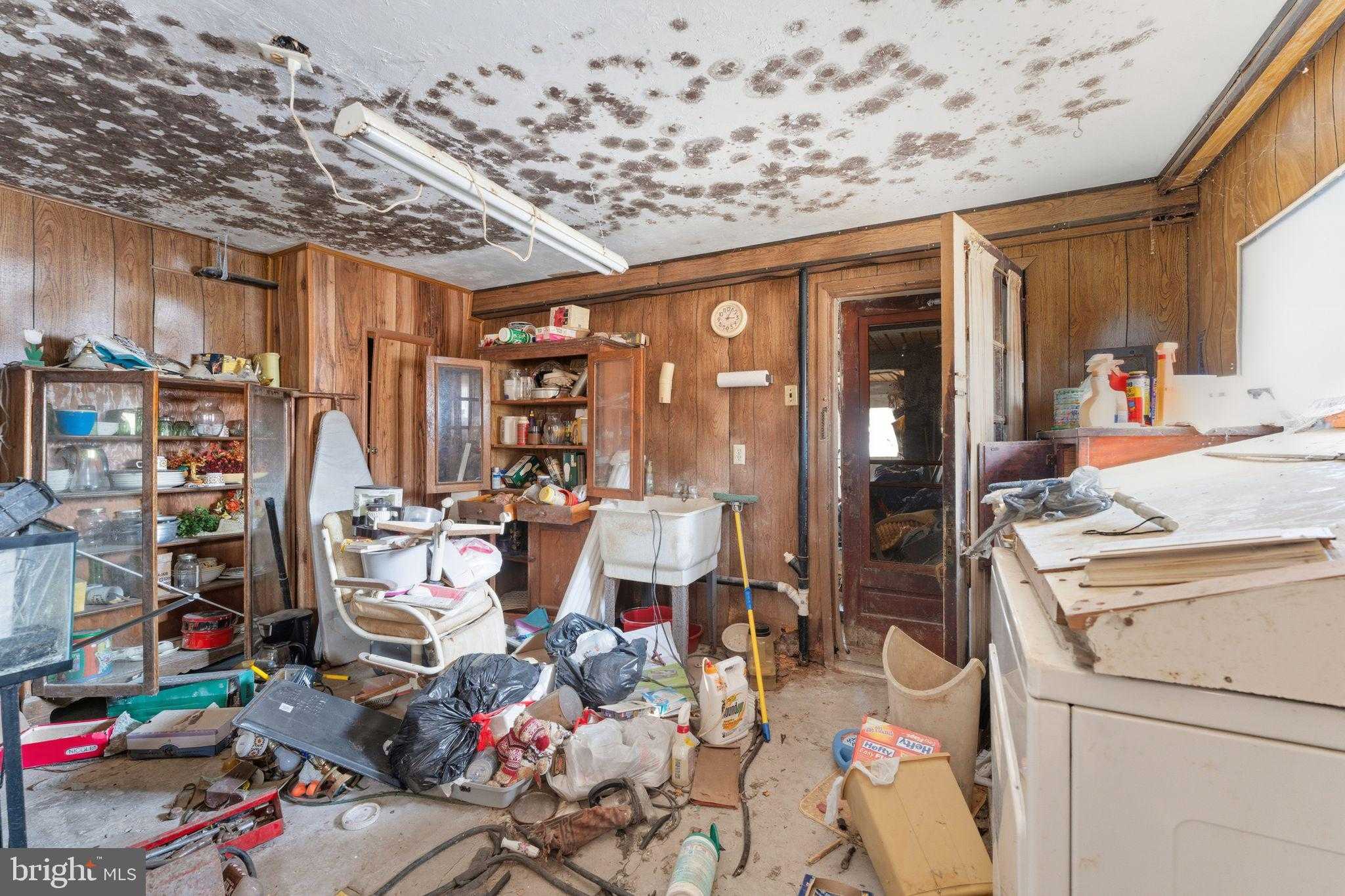 210 Roberts St photo 14