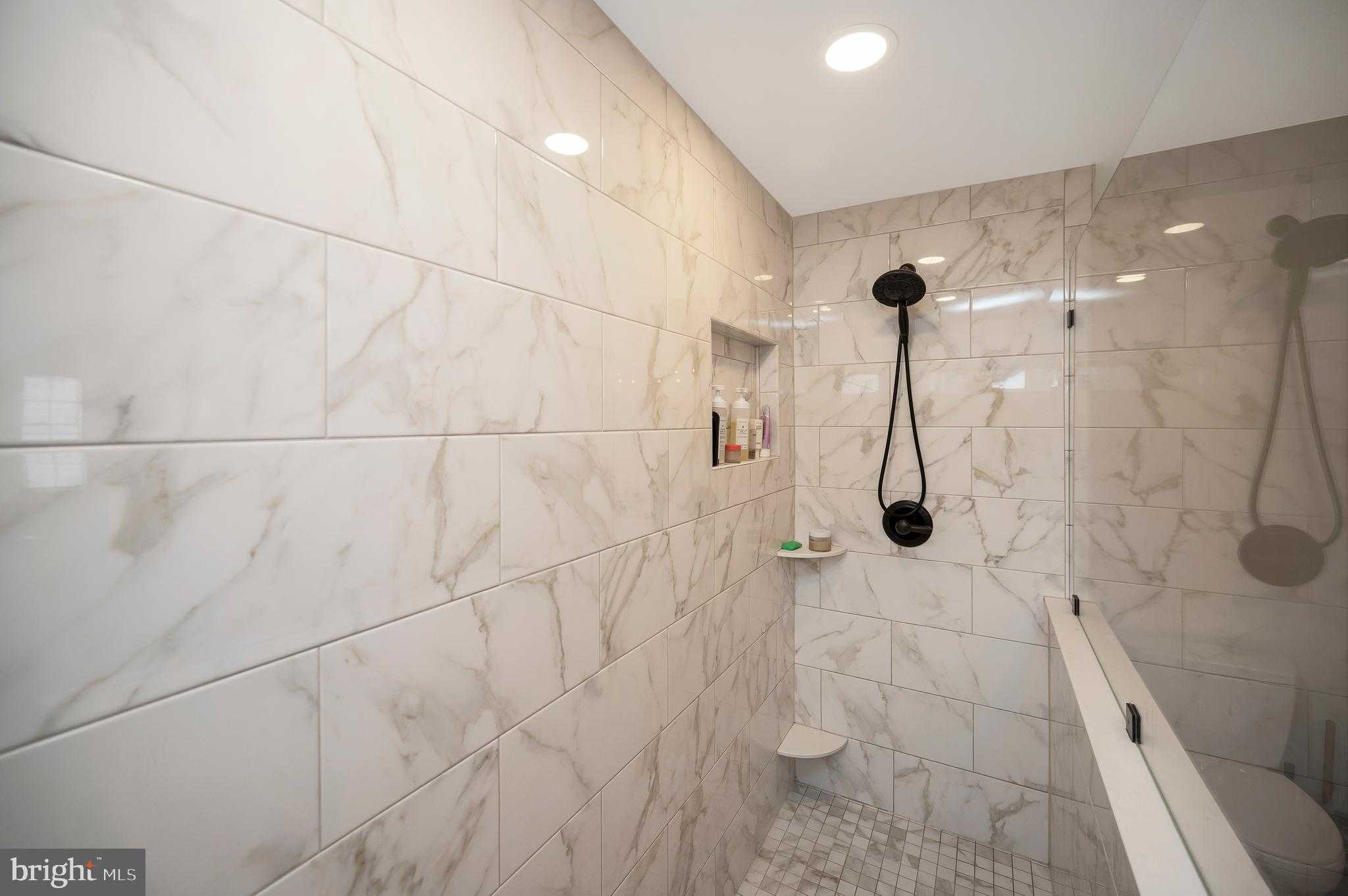 12 Courtney CT photo 27