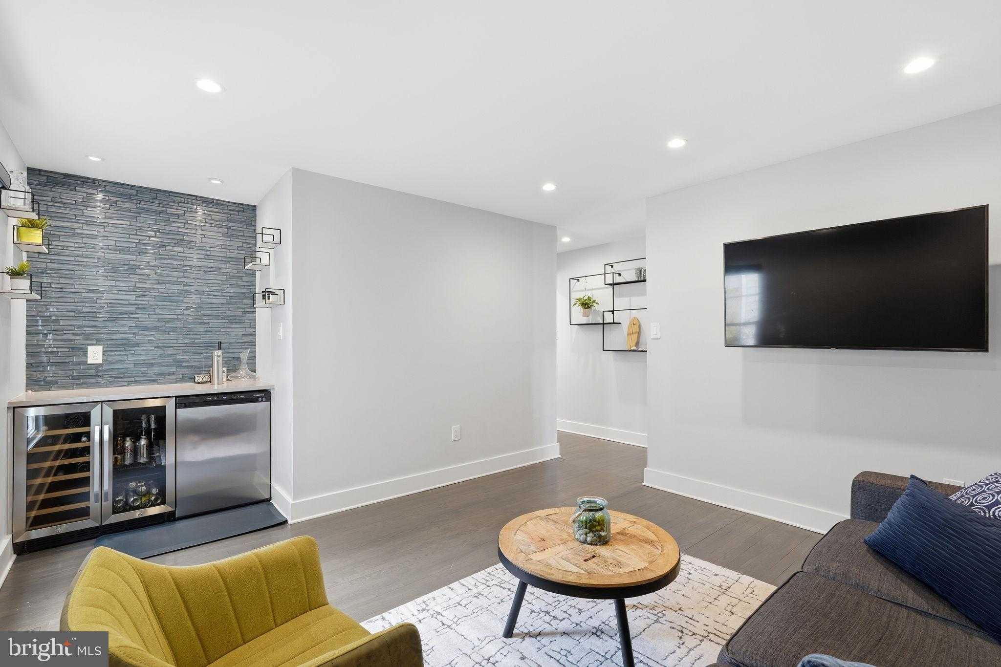 207 Upshire Cir photo 7