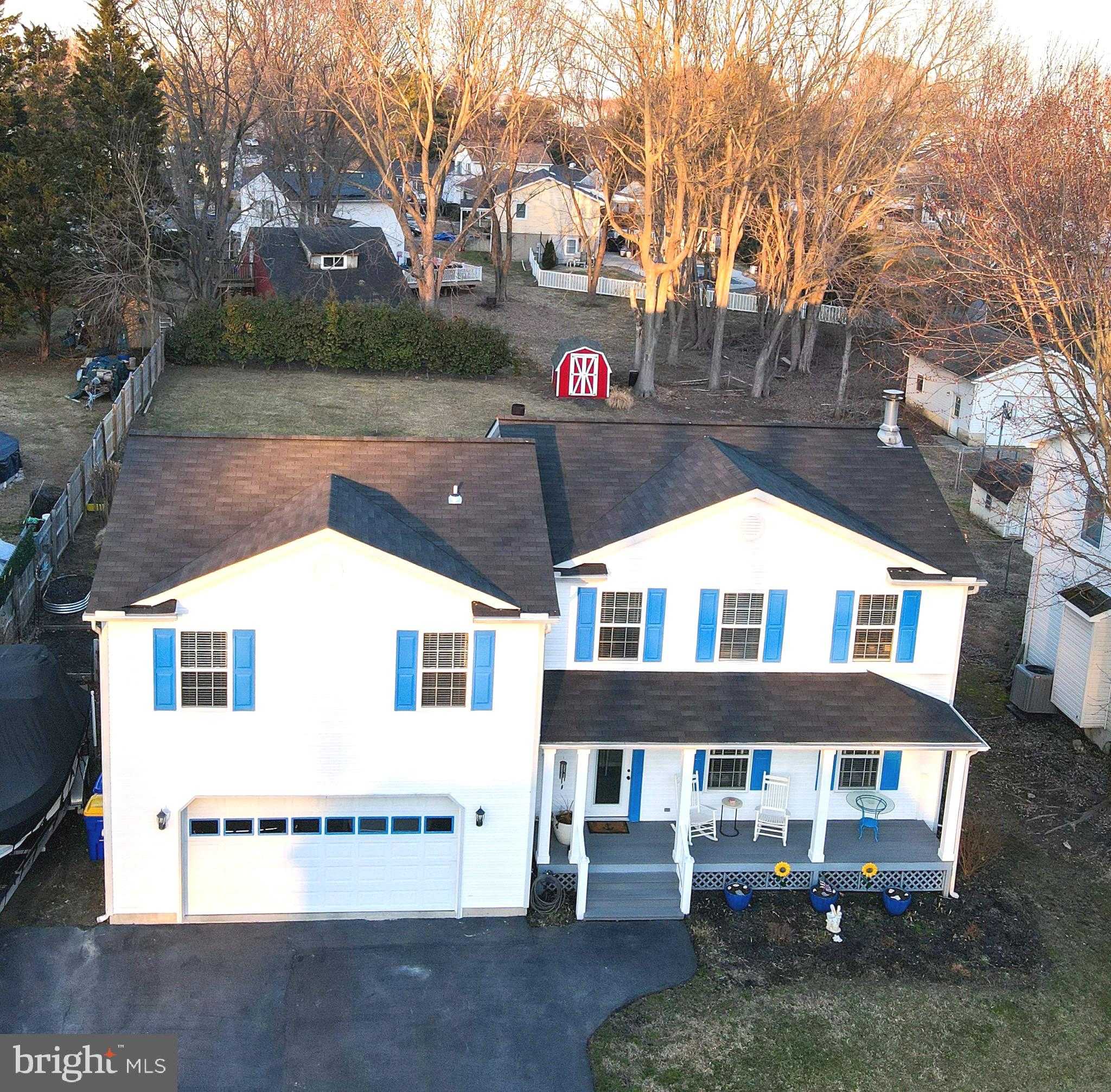 906 Petinot Pl photo 38