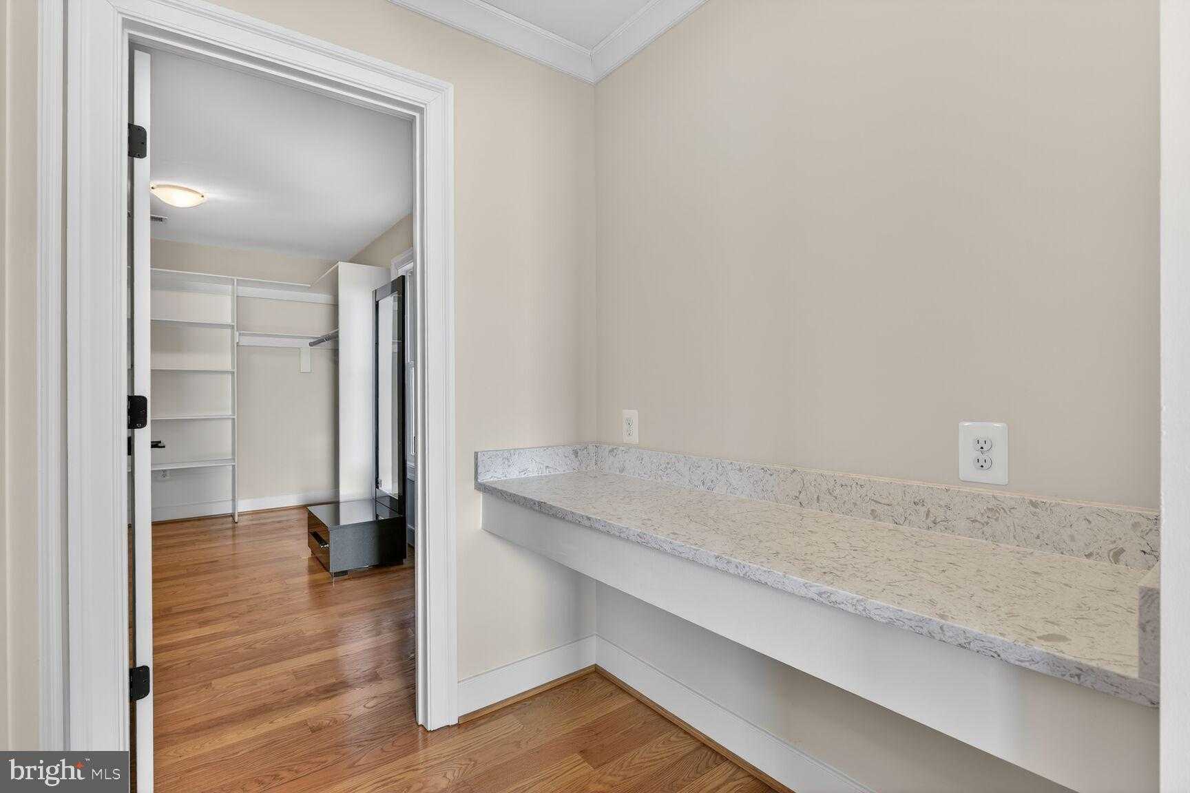 7405 Storm CT photo 23