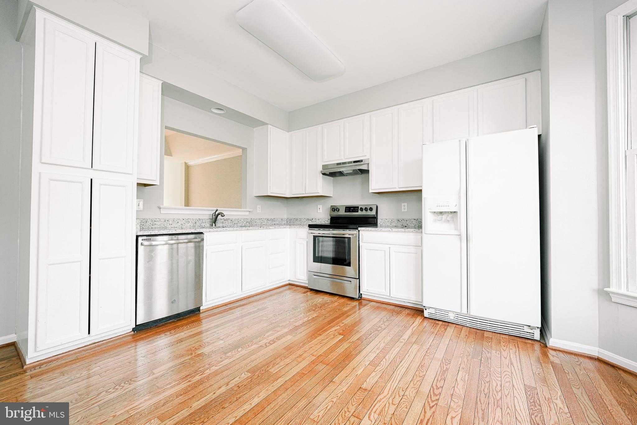 6584 Irvin CT photo 10