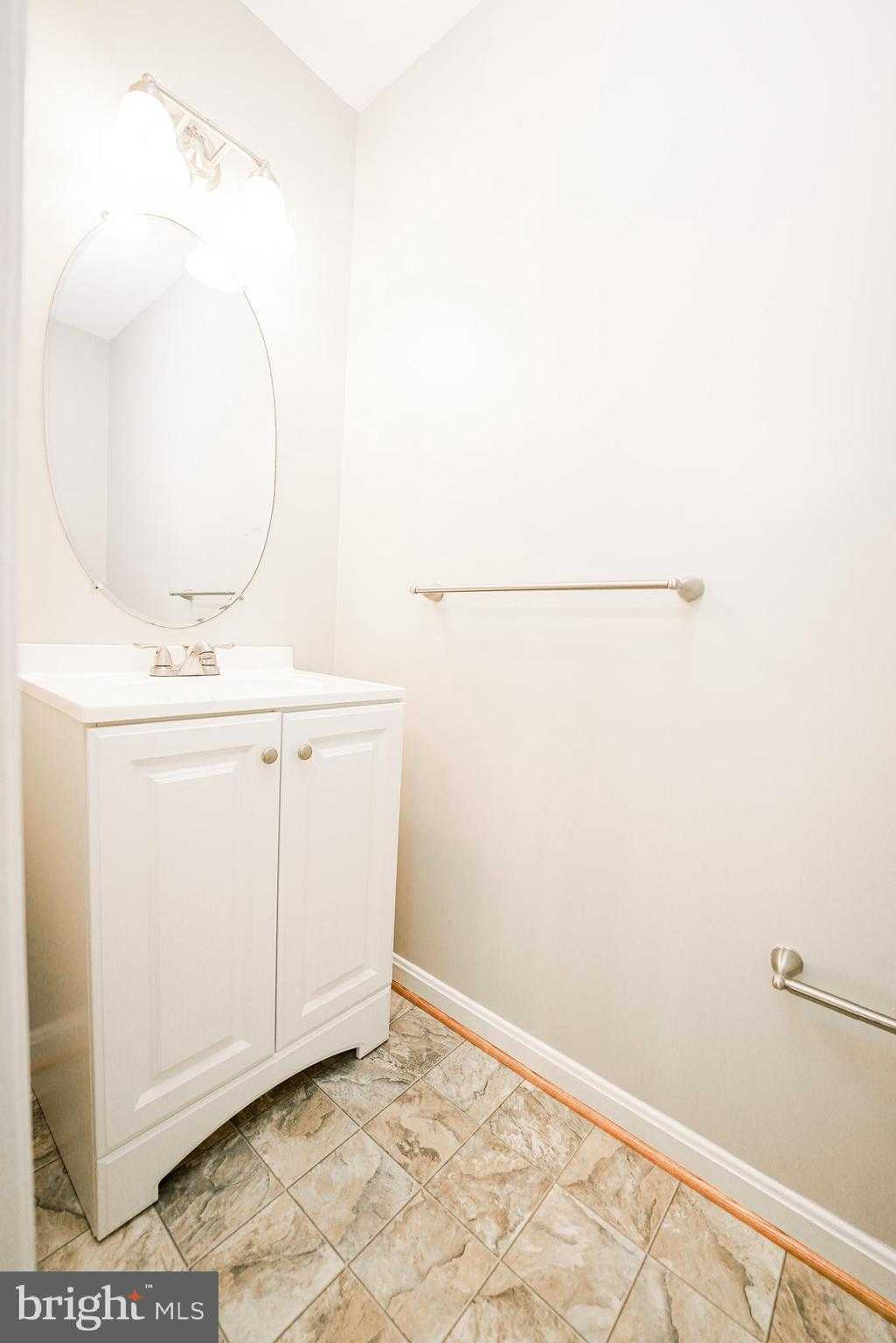 6584 Irvin CT photo 15