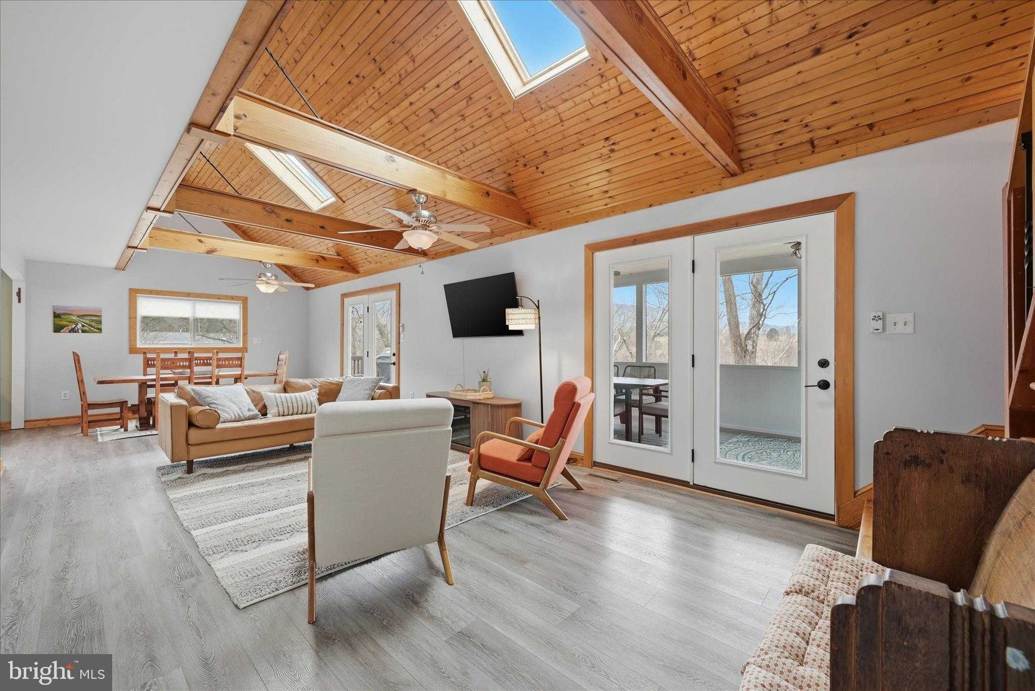 325 Fox Ridge Dr photo 7