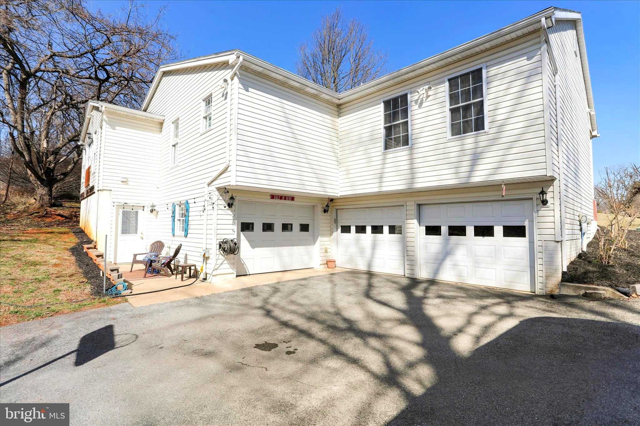 573 Lewis St photo 42