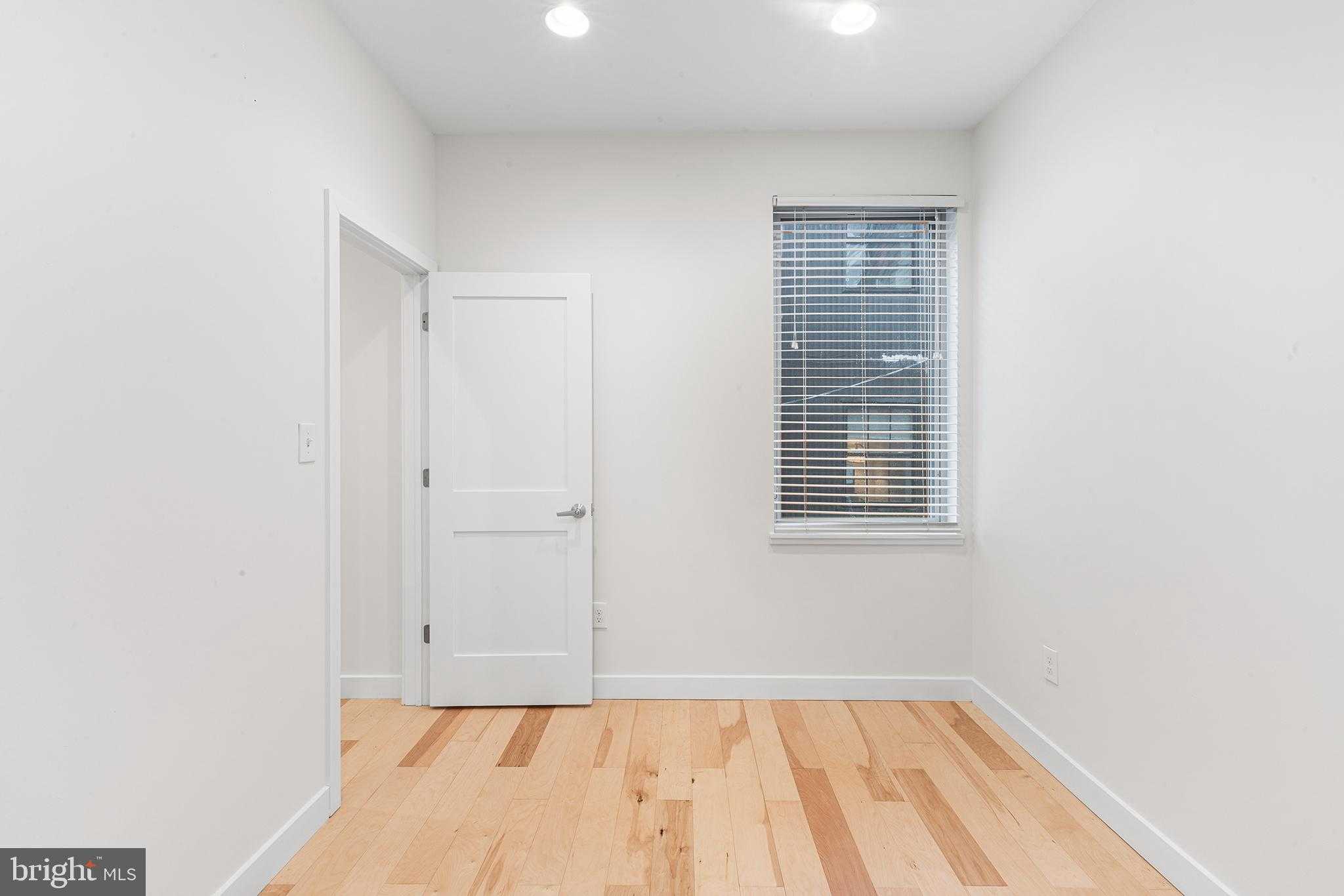 226 Mercer St photo 17