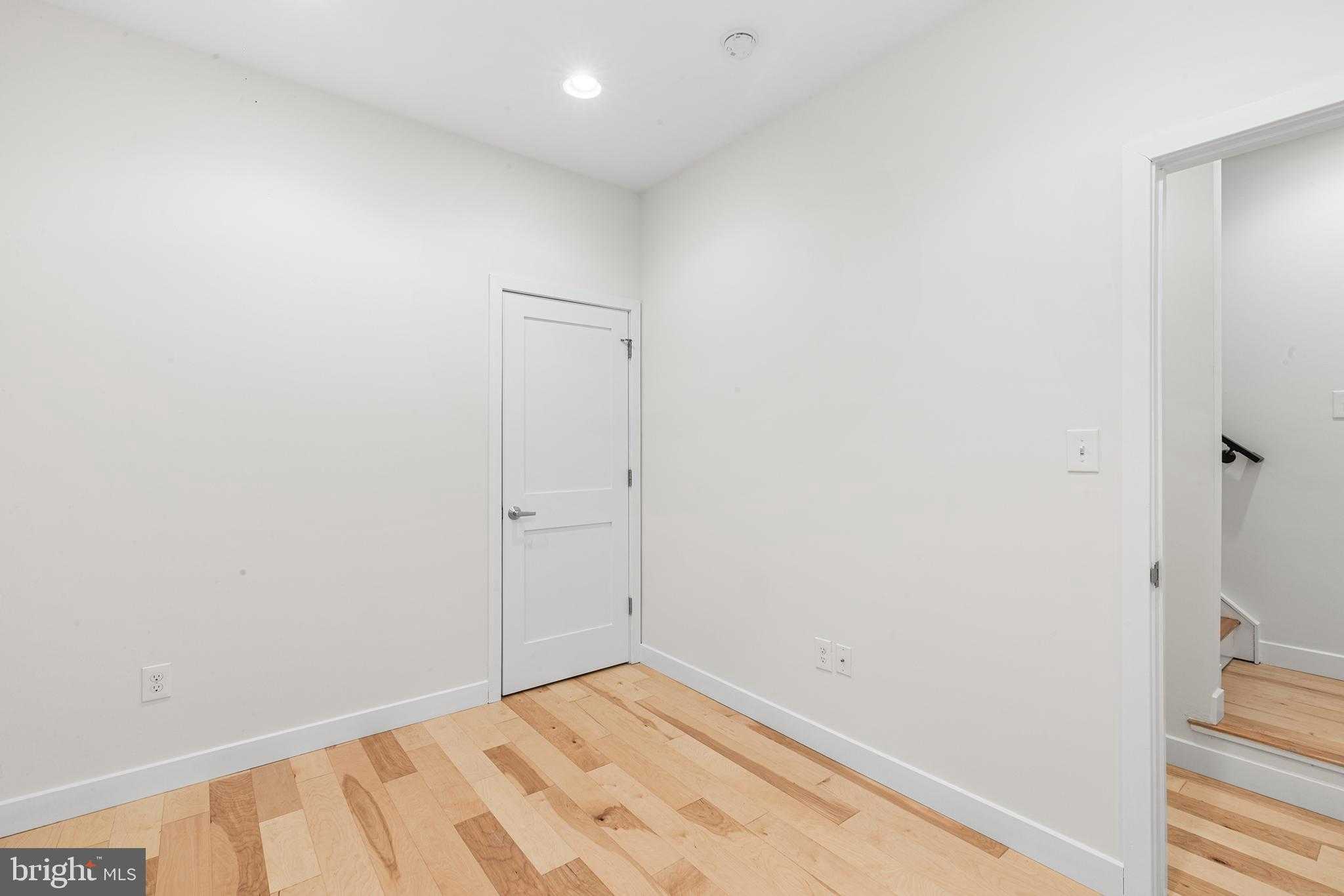 226 Mercer St photo 18