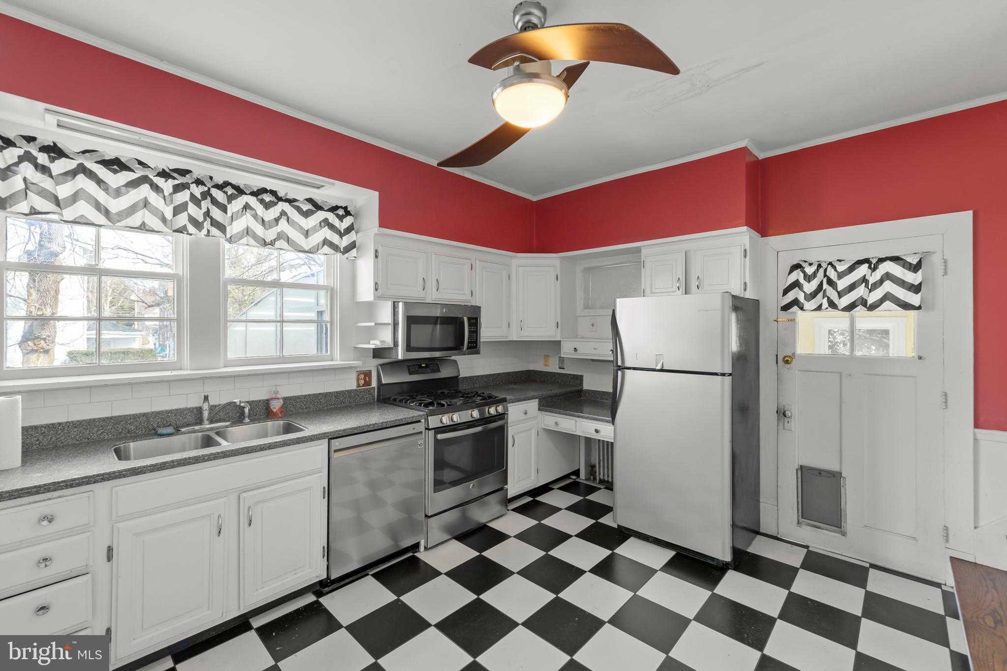 210 W Fairfax Ln photo 16