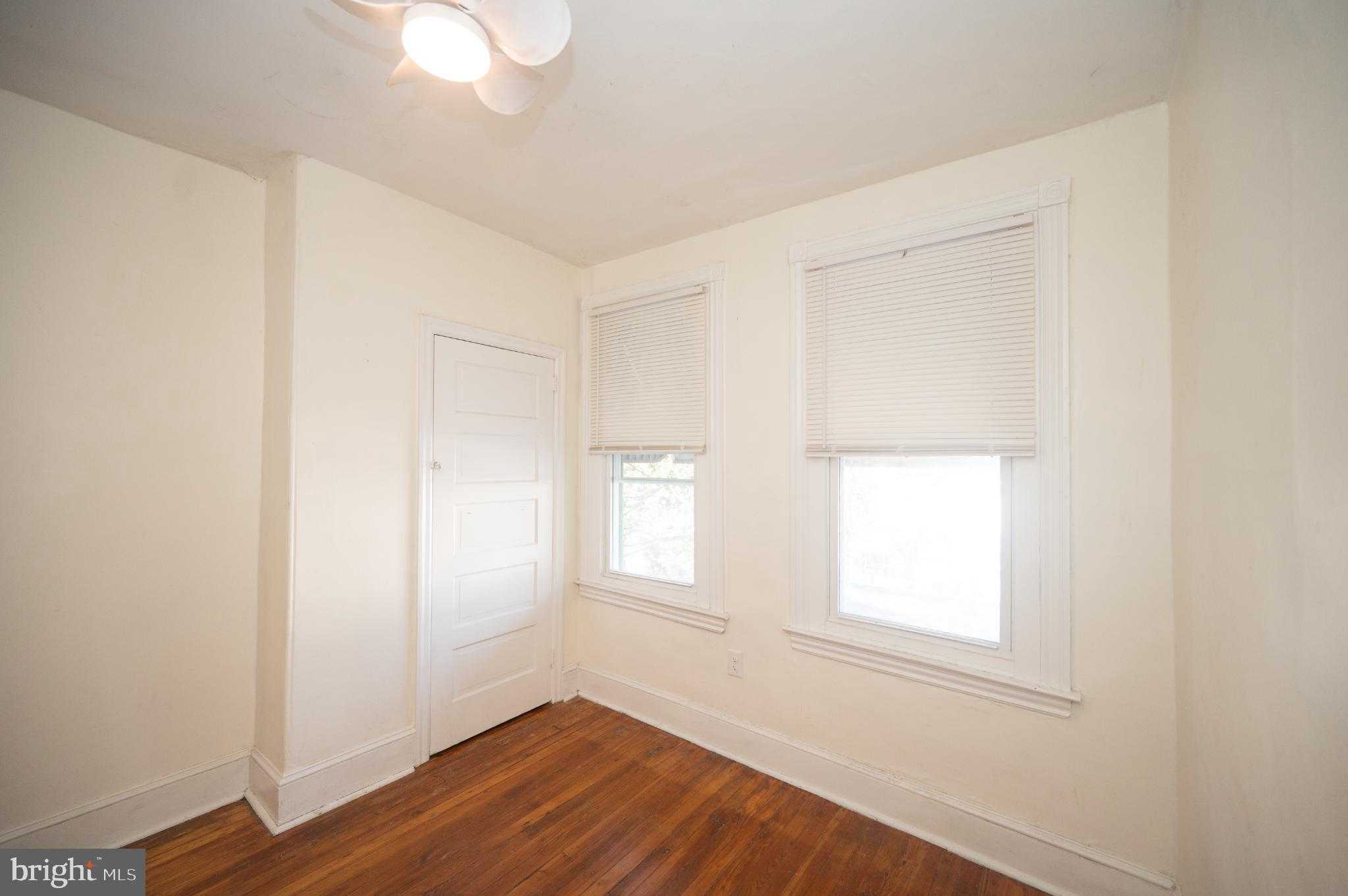 3460 Helen St photo 32