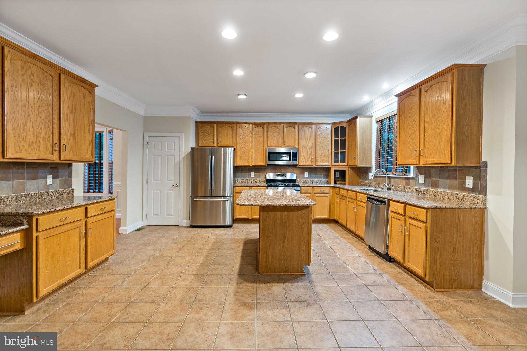 1501 Mohican CT photo 32