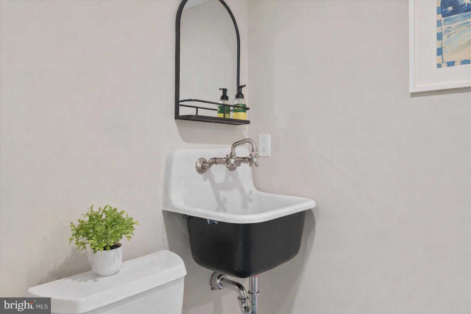 310 Giddings Ave photo 34