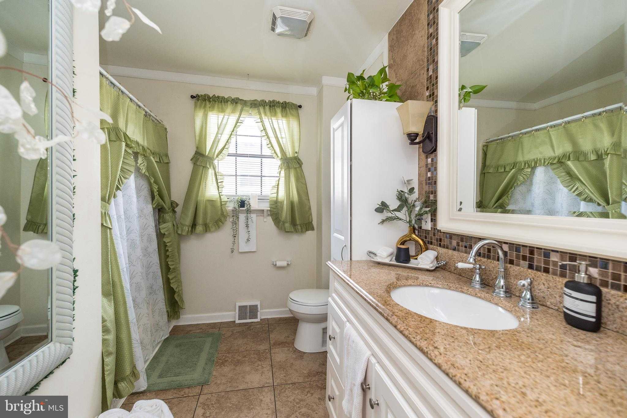 725 Brighton St photo 15