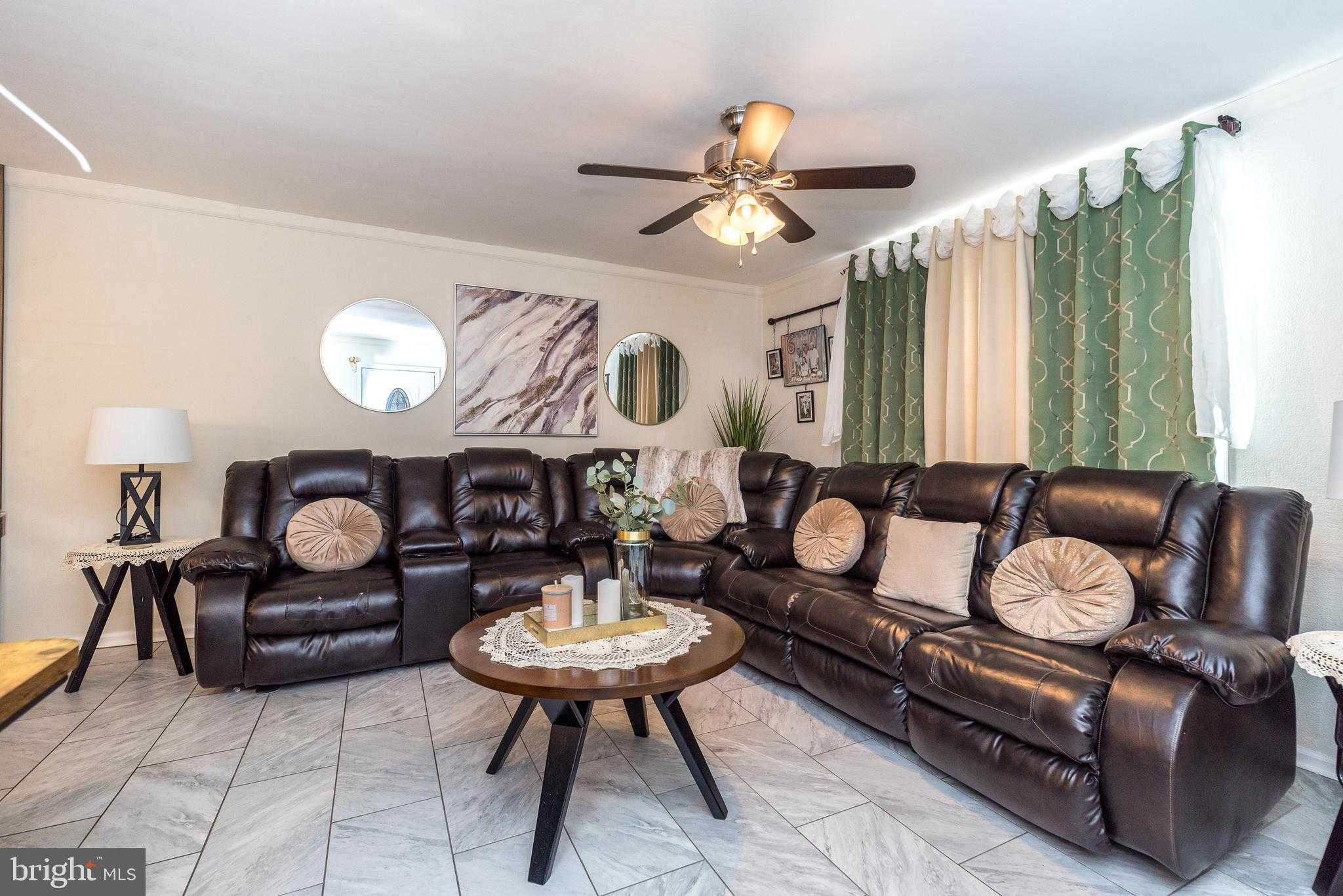 725 Brighton St photo 3