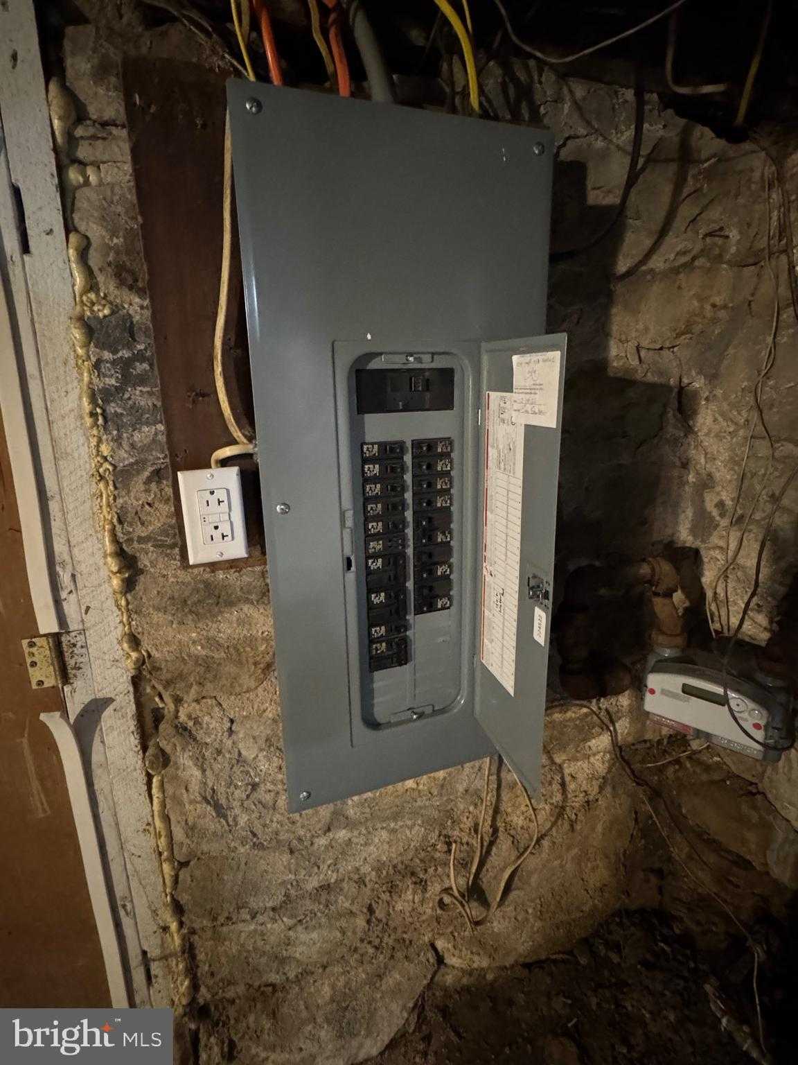 217 Bond St photo 18