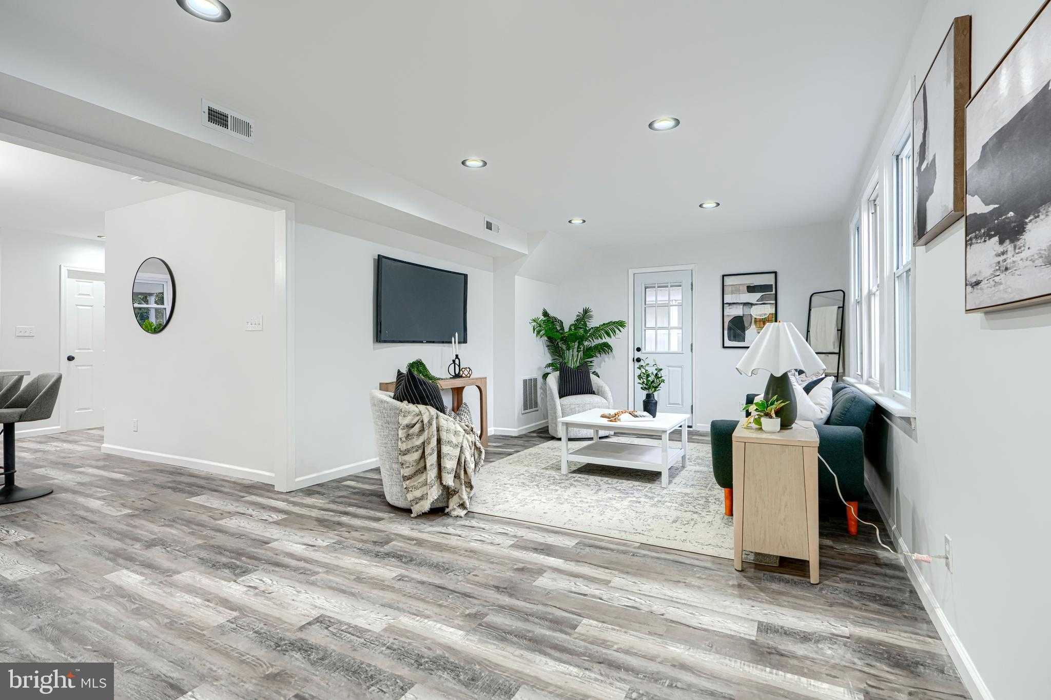 2911 Vermont Ave photo 5