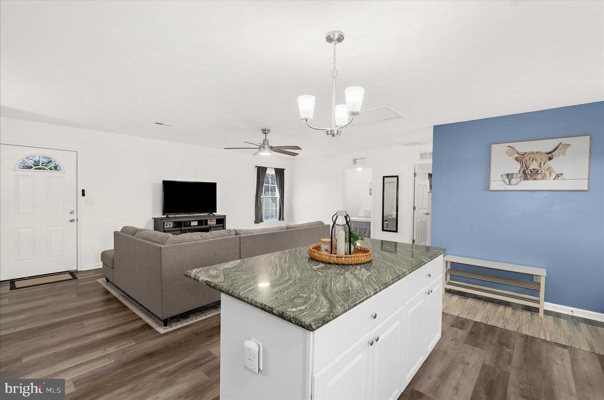 301 Lincoln Dr photo 10