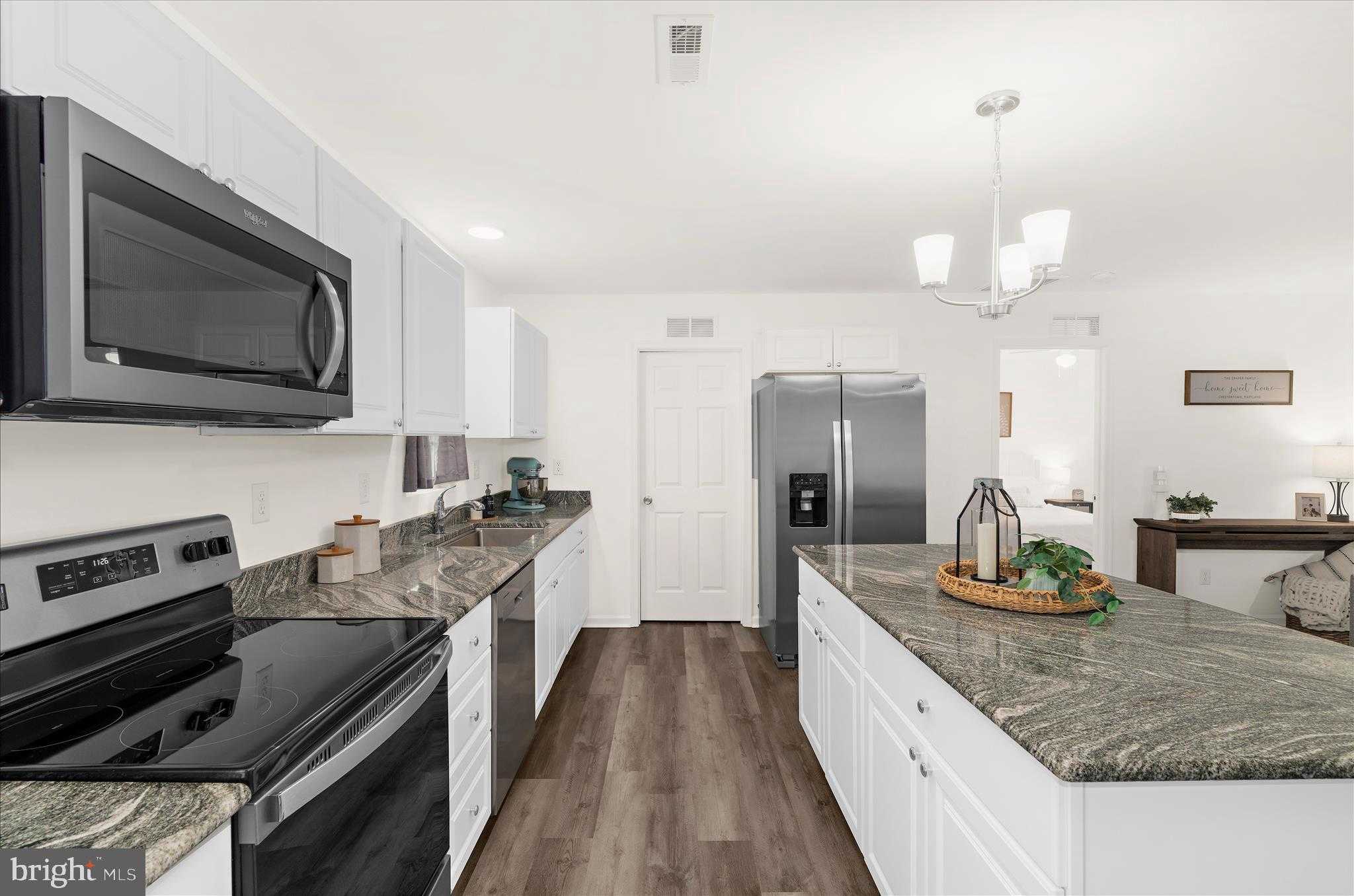 301 Lincoln Dr photo 11