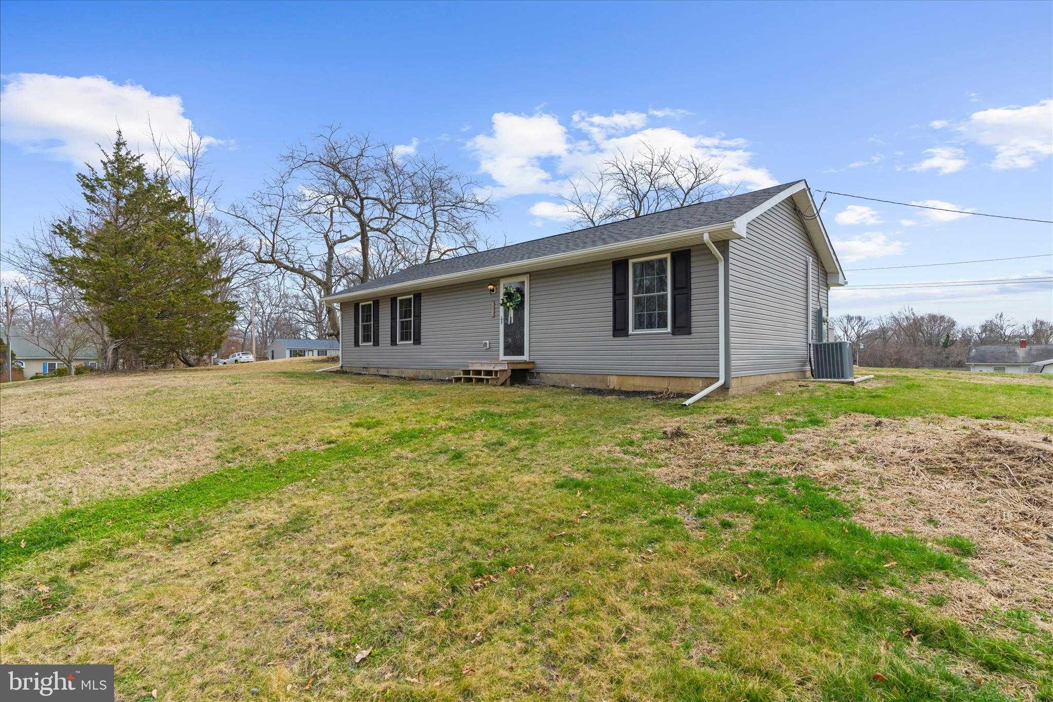 301 Lincoln Dr photo 5