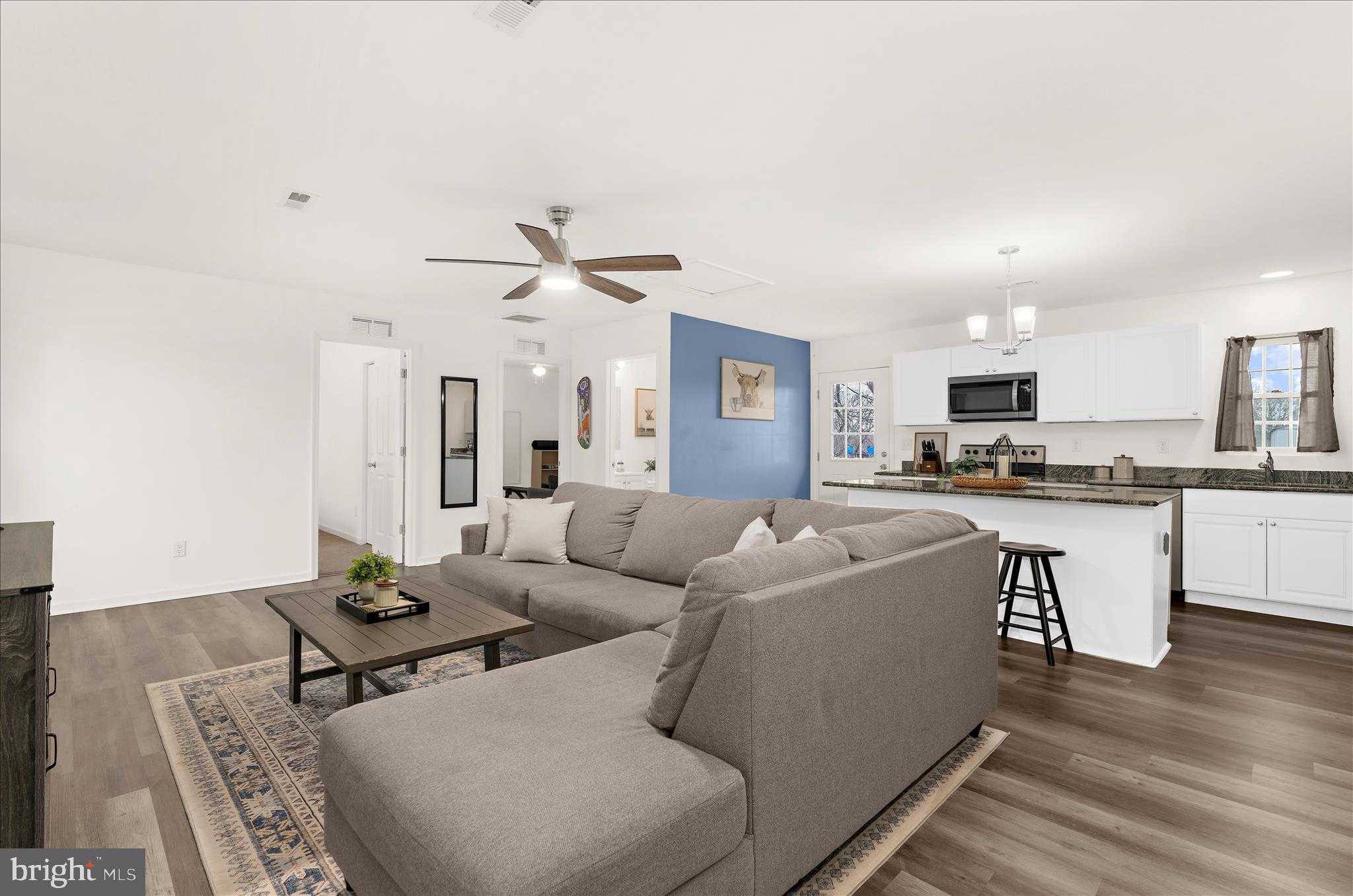 301 Lincoln Dr photo 7