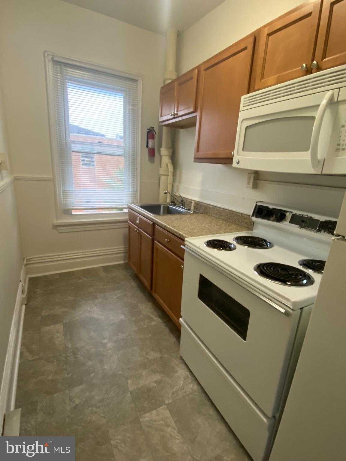 260 Verbeke St photo 18