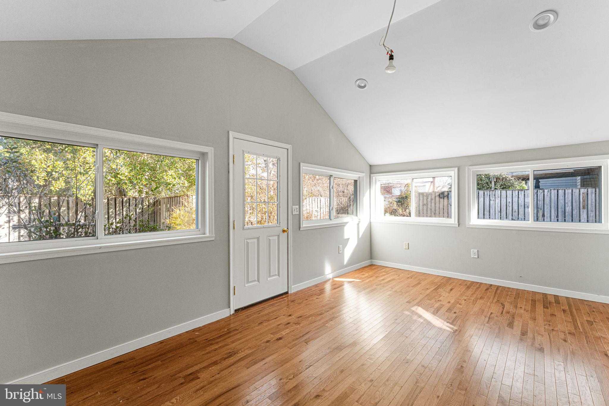 15 Heatherfield CT photo 16