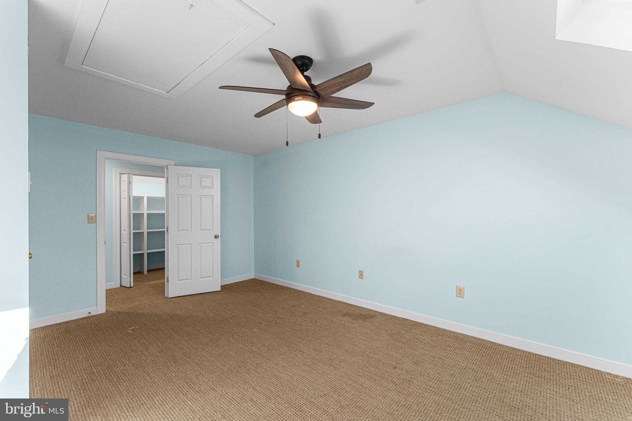 15 Heatherfield CT photo 33