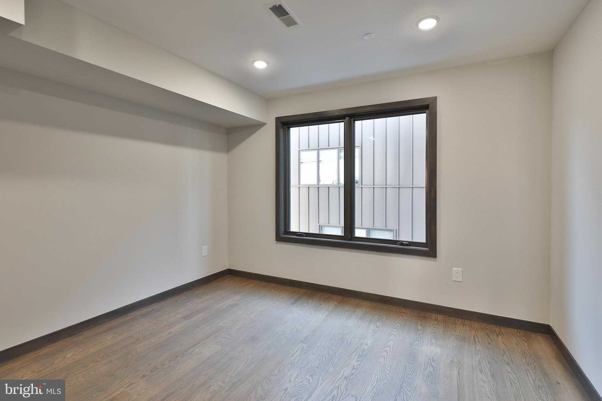 1022 Christian St photo 40