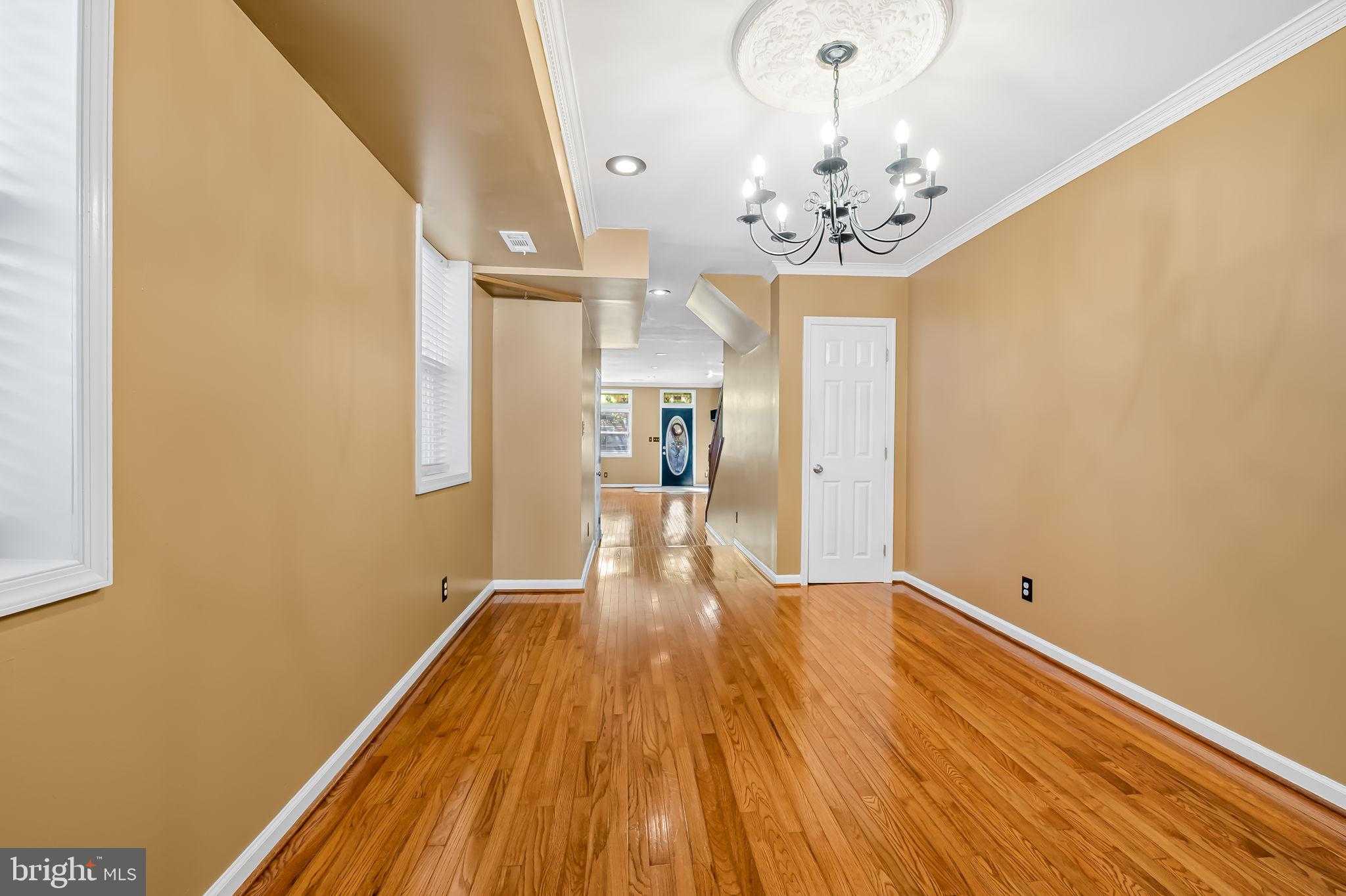 2314 Fleet St photo 9