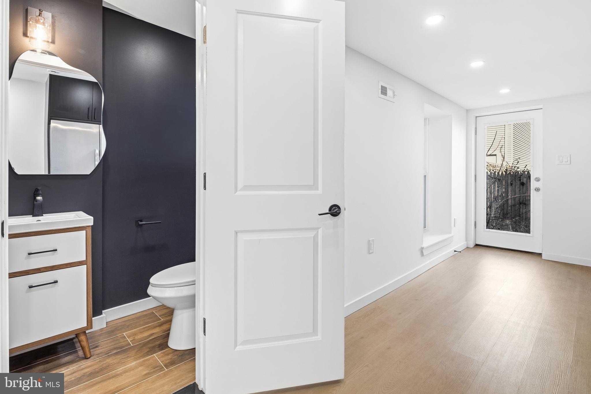 1819 E Albert St photo 8